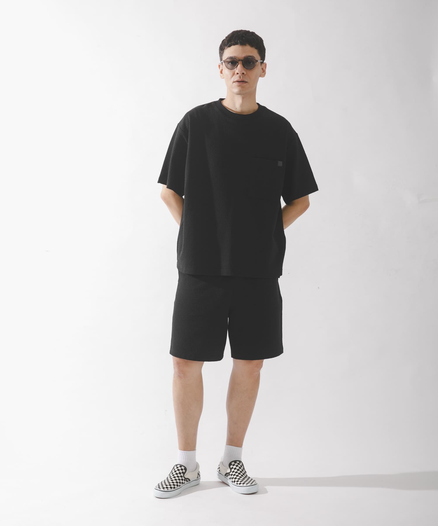 ブラック