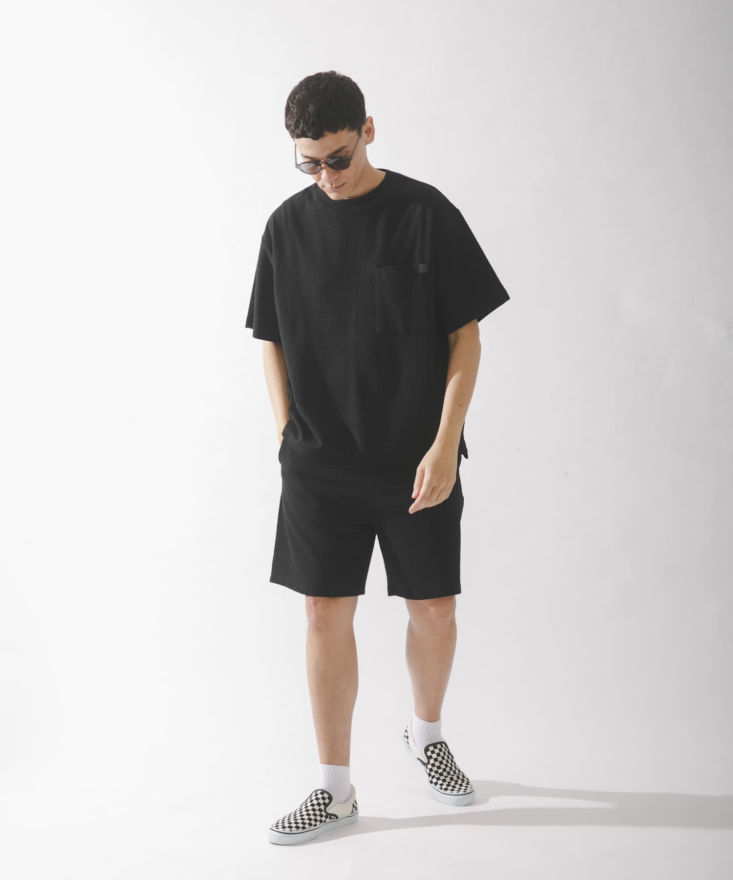 ブラック