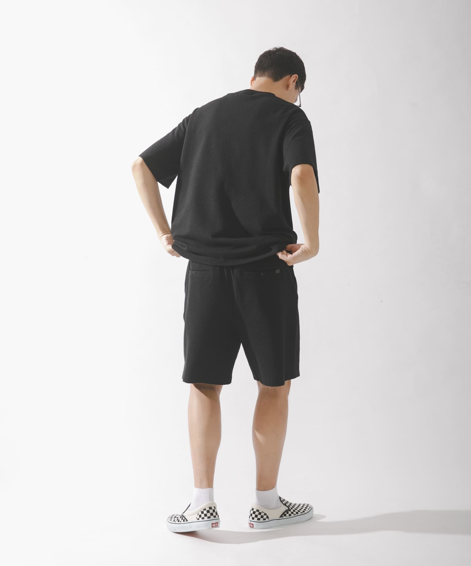 ブラック