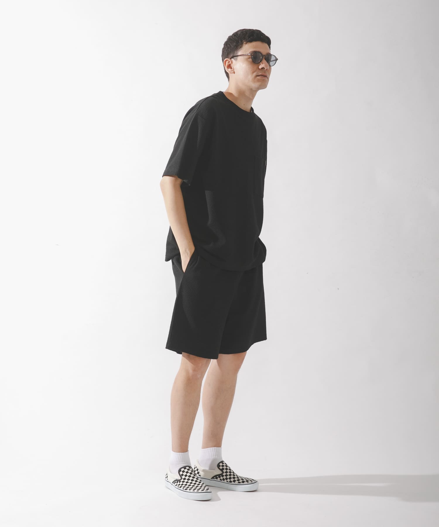 ブラック