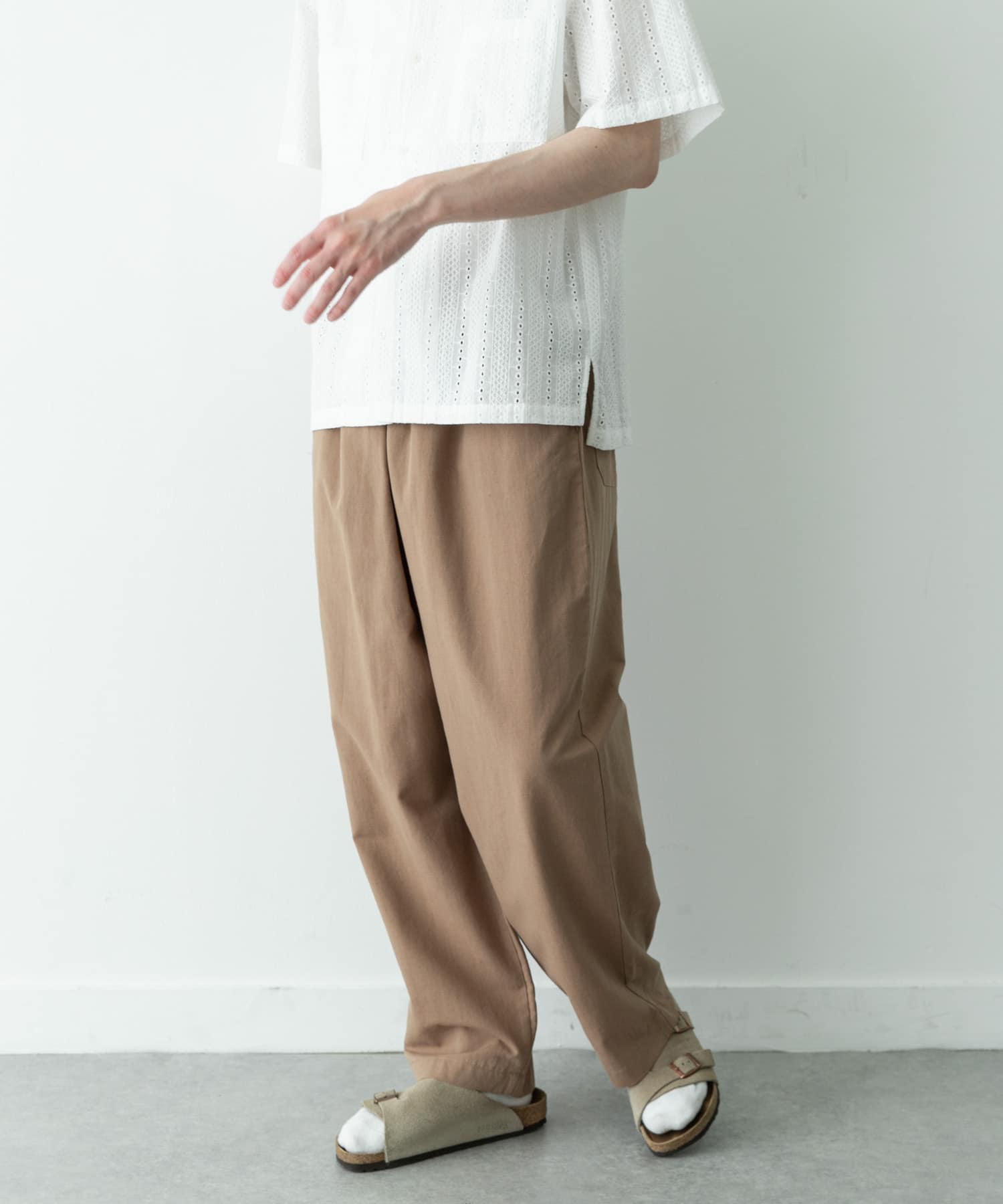 ベージュ