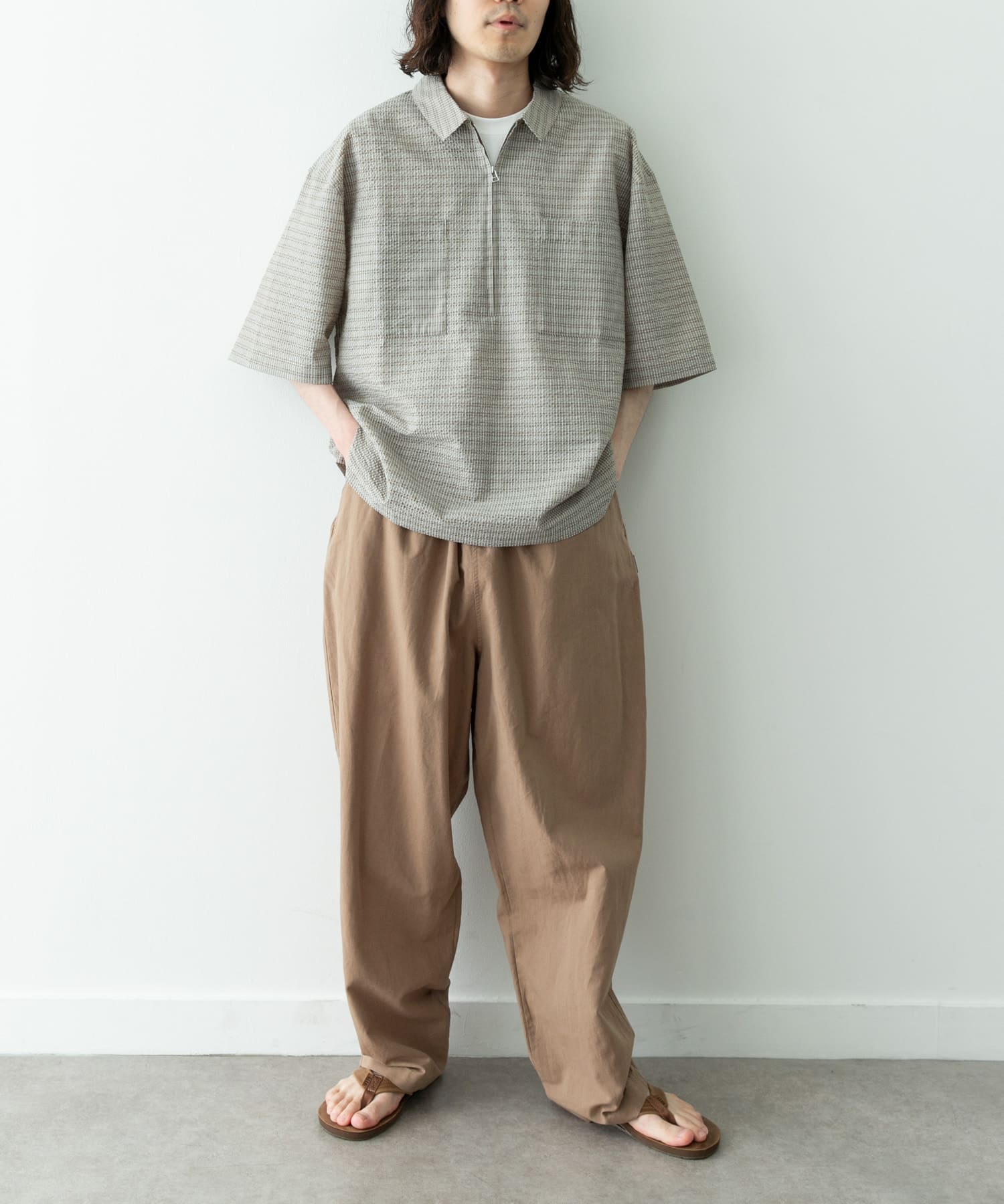 ベージュ