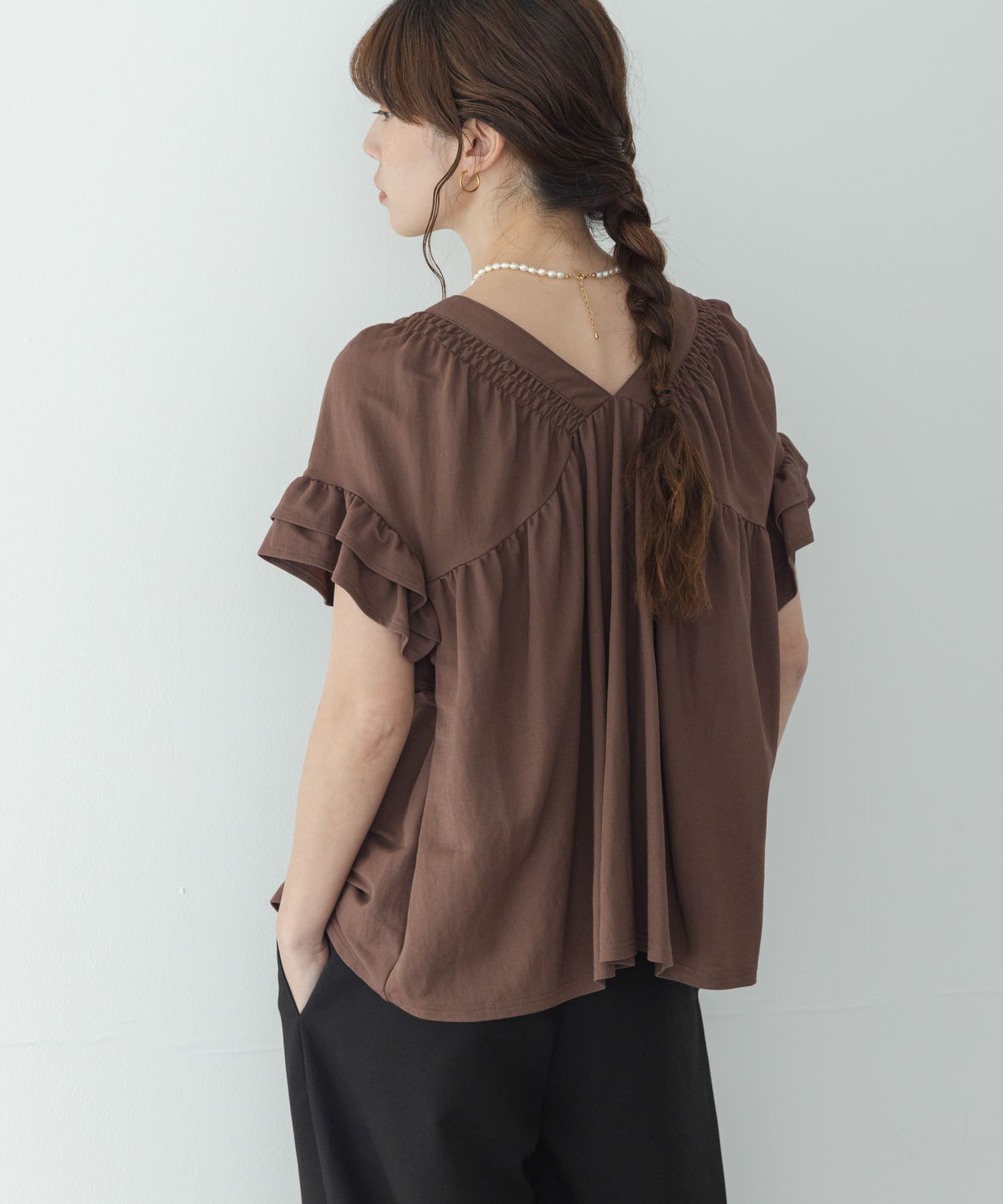 シャーリングフリルスリーブプルオーバー ブラウン Free