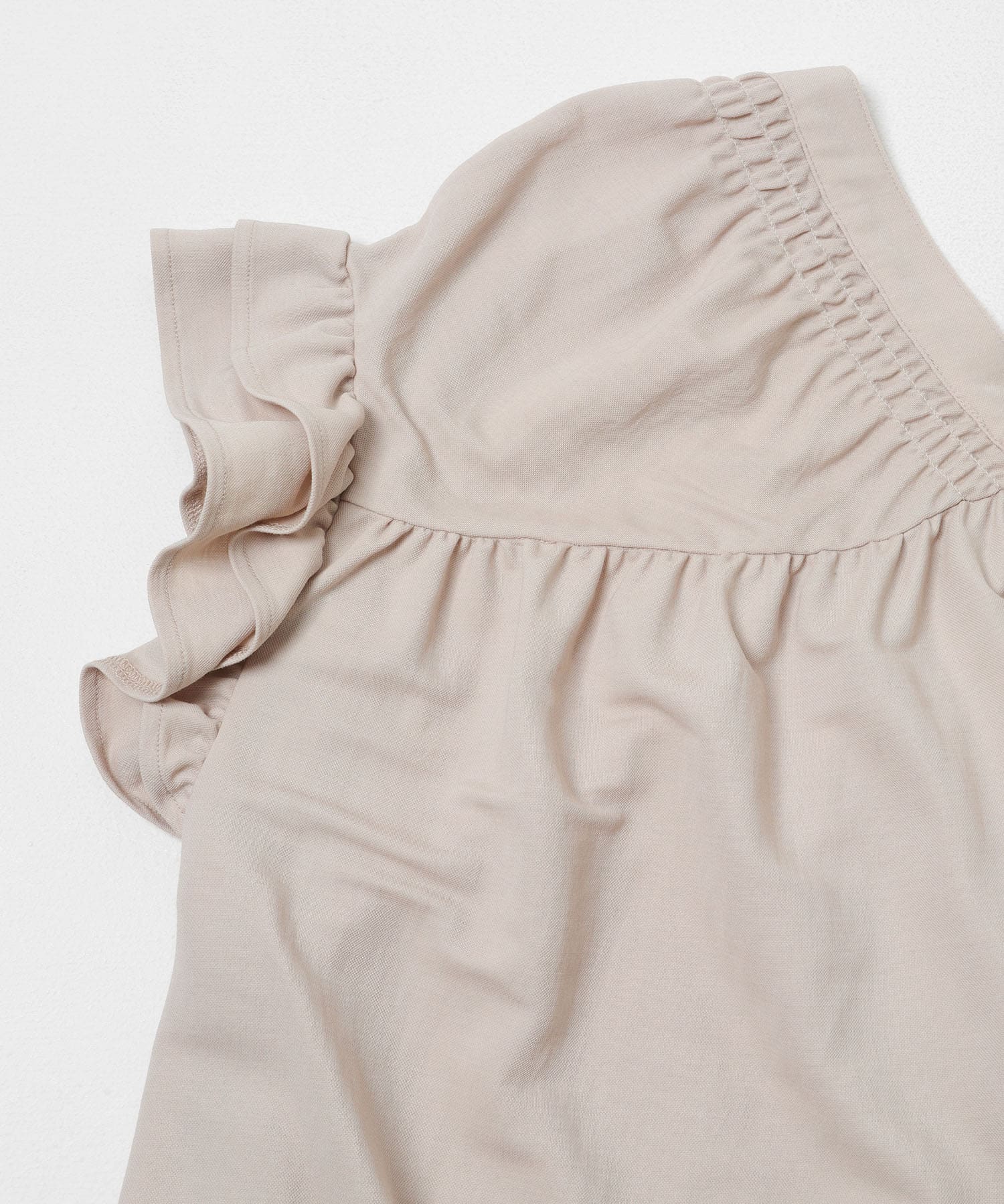 シャーリングフリルスリーブプルオーバー ベージュ Free