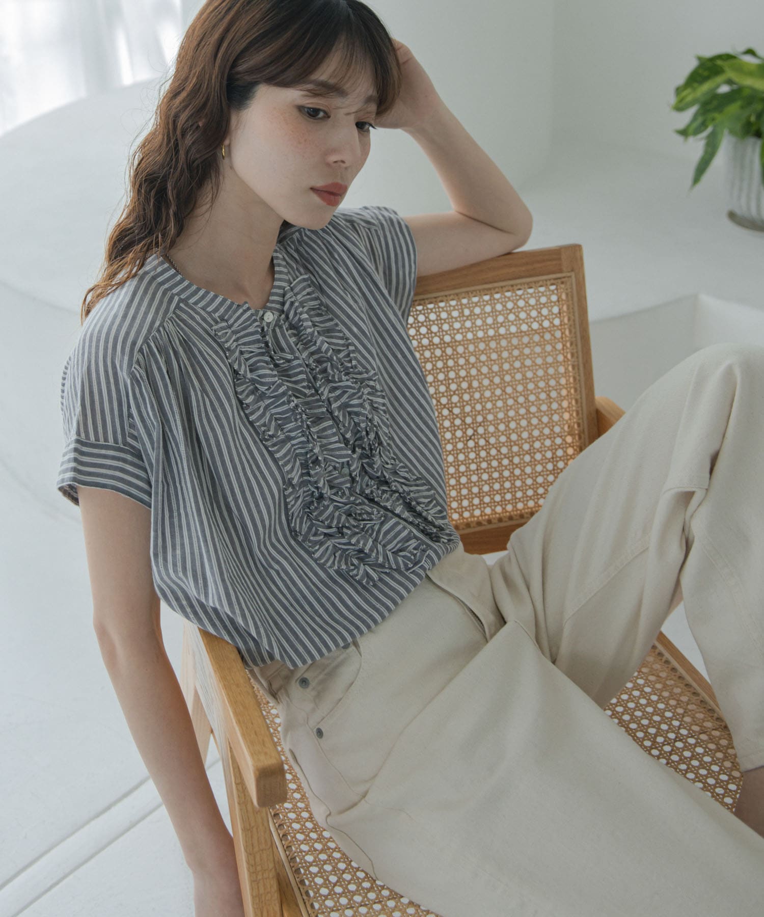 ドビーストライプフリルフレンチシャツ