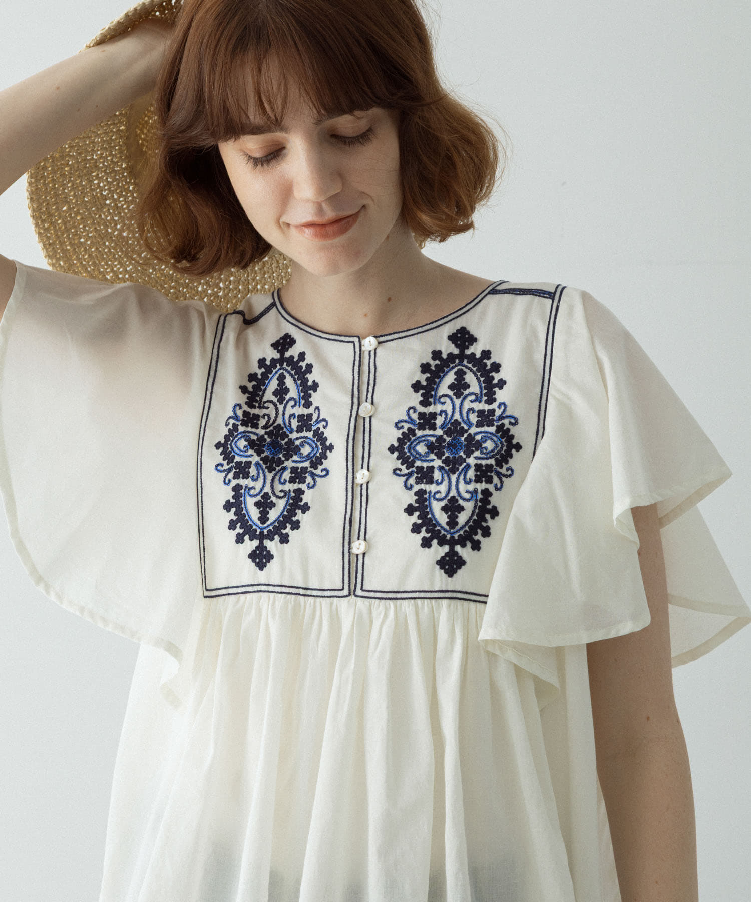 スパンコールエンブロイダリーブラウス