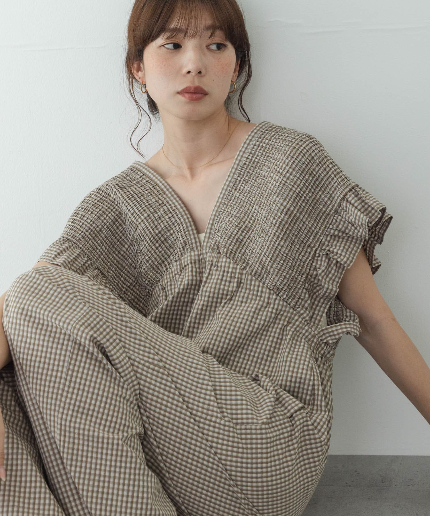 ベージュ
