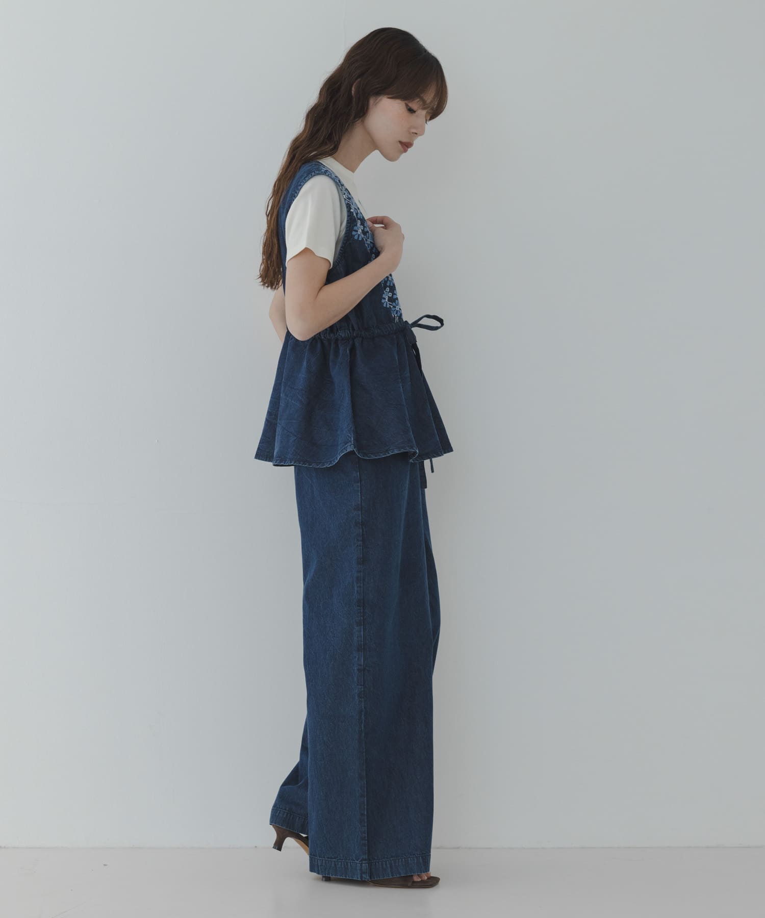 クロス刺繍ペプラムサロペット(36 L.インディゴ): ボトム｜URBAN