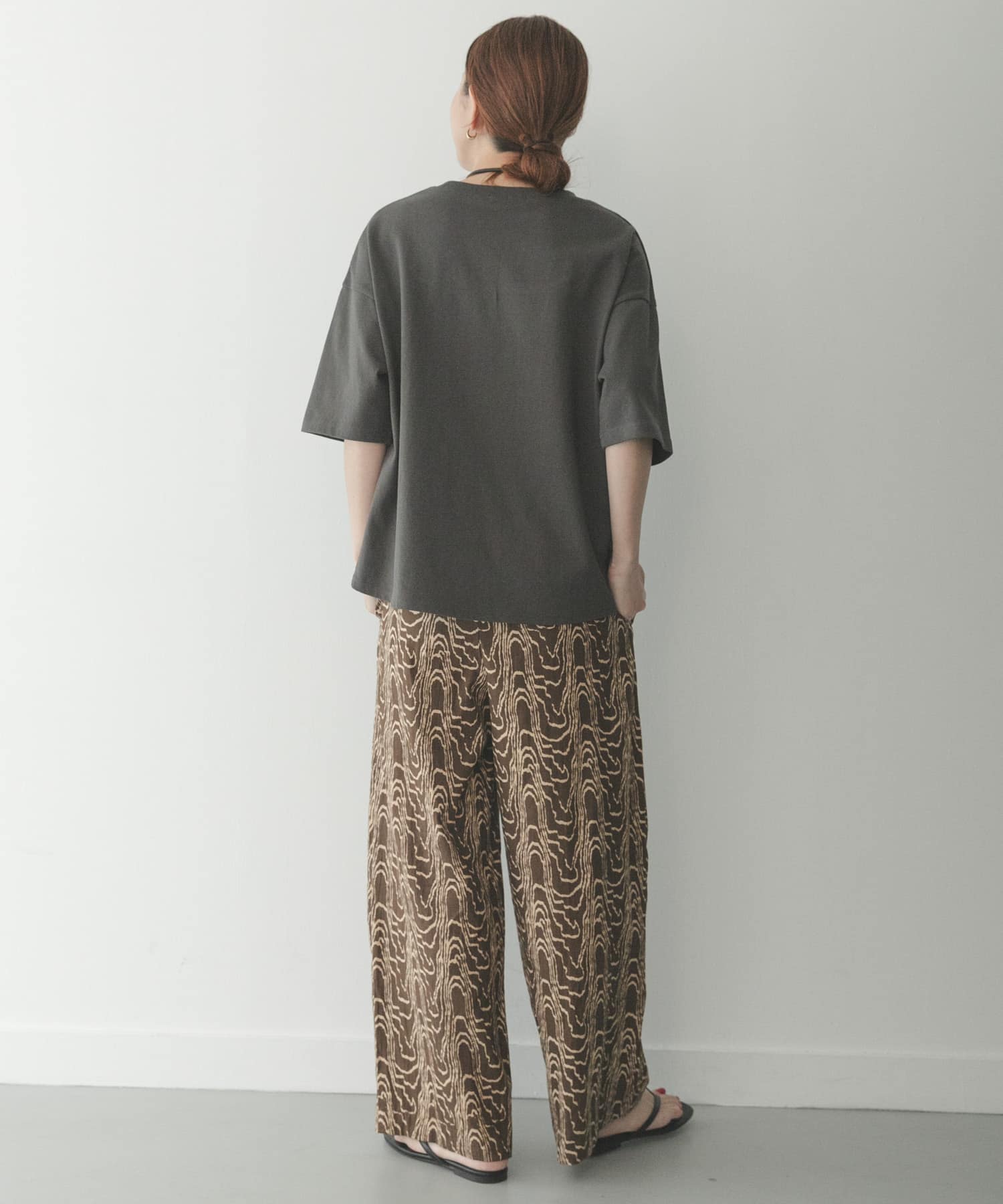 カーキ系
