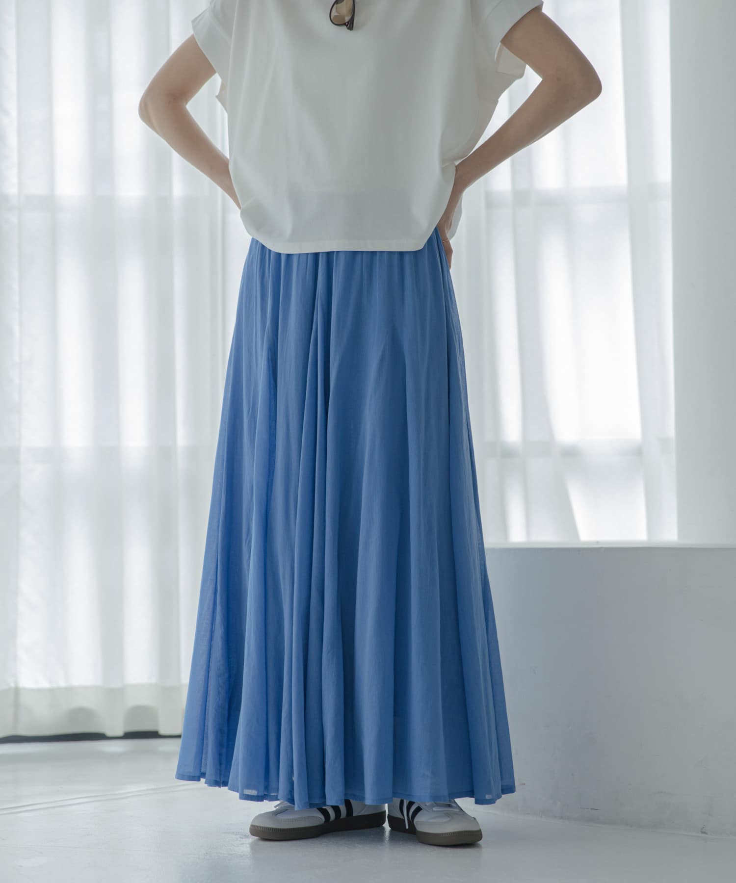 ブルー