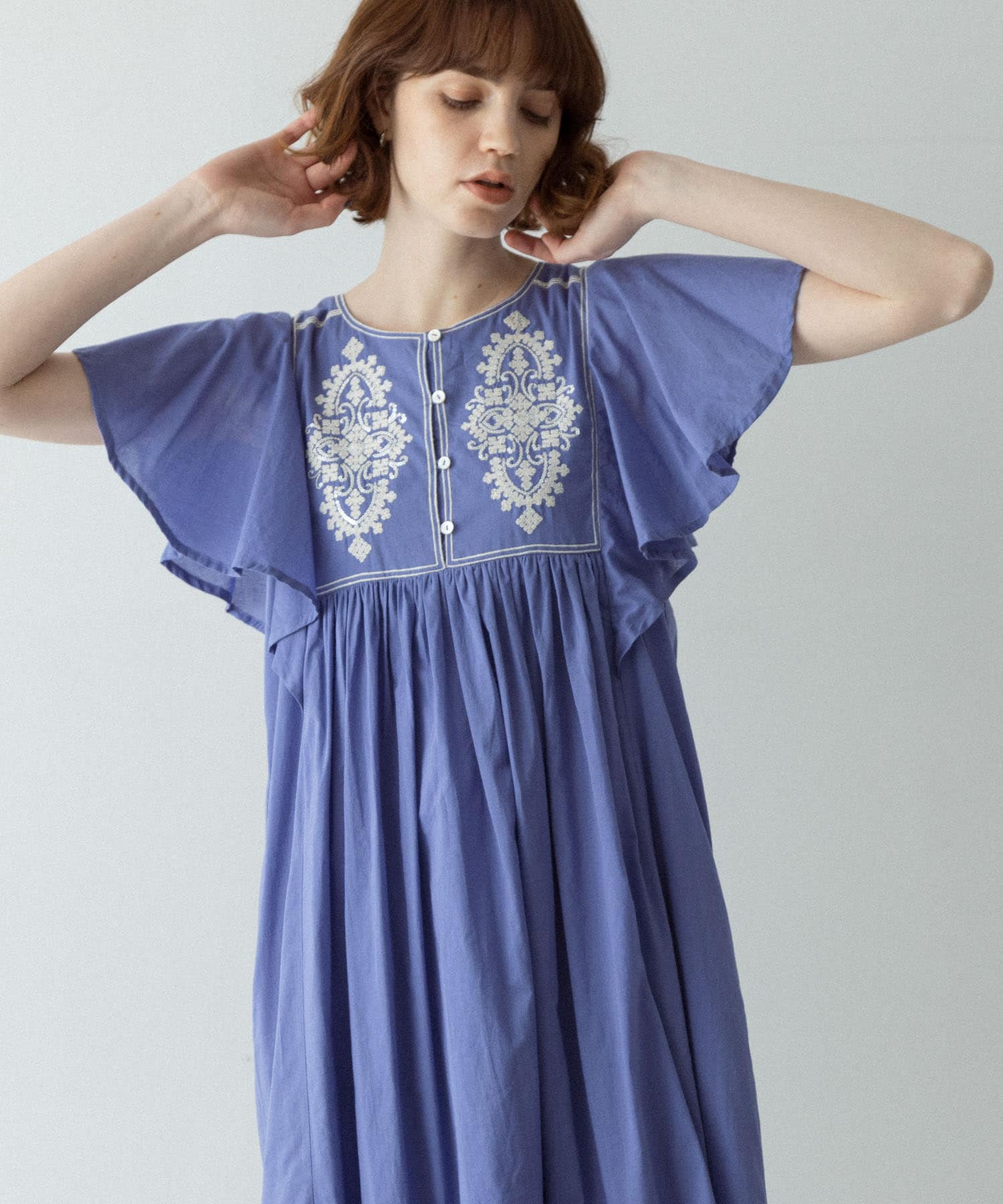 スパンコールエンブロイダリーワンピース