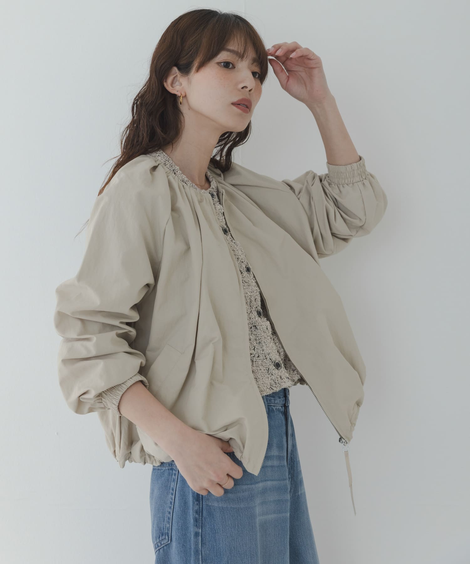 ベージュ