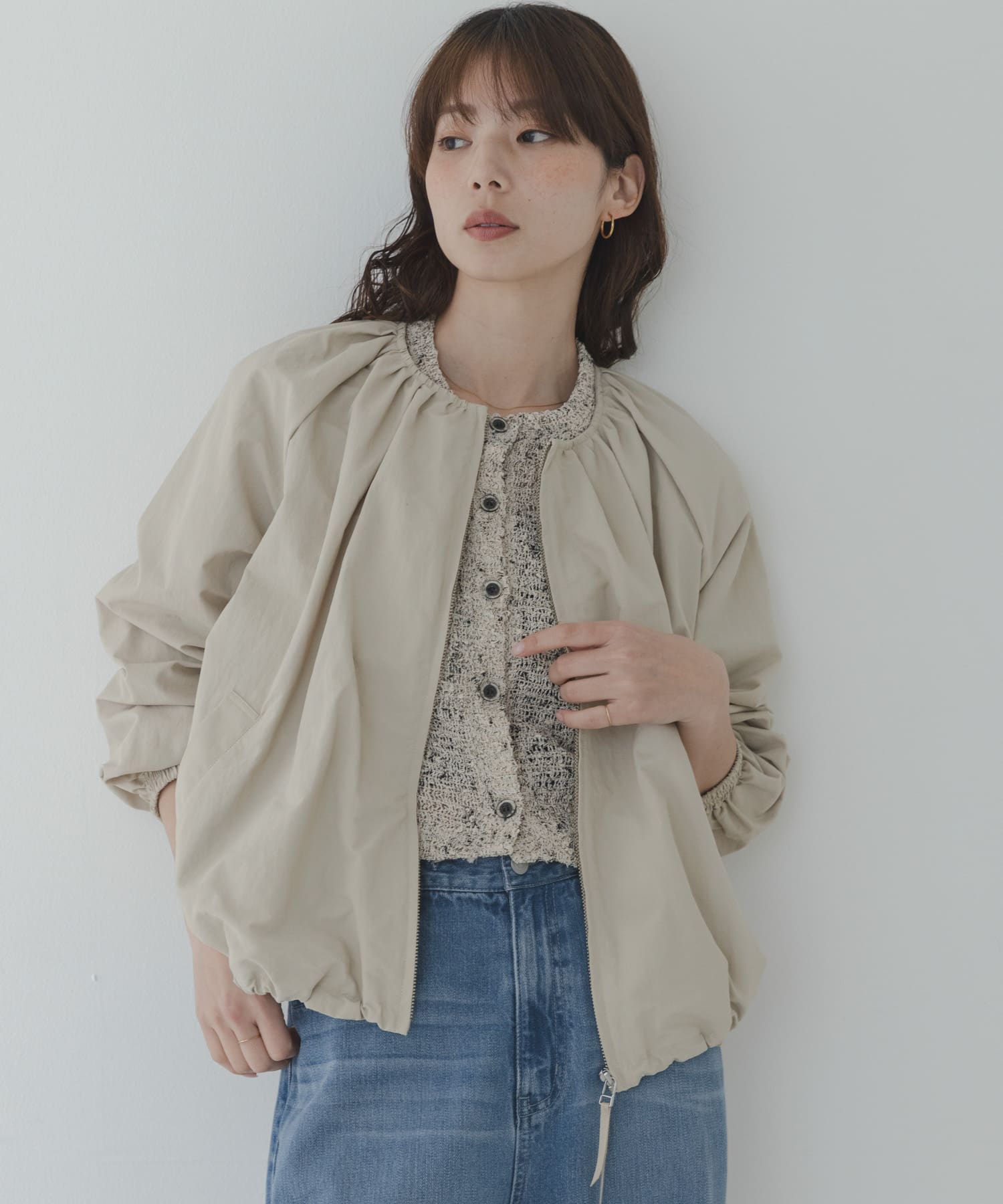 ベージュ
