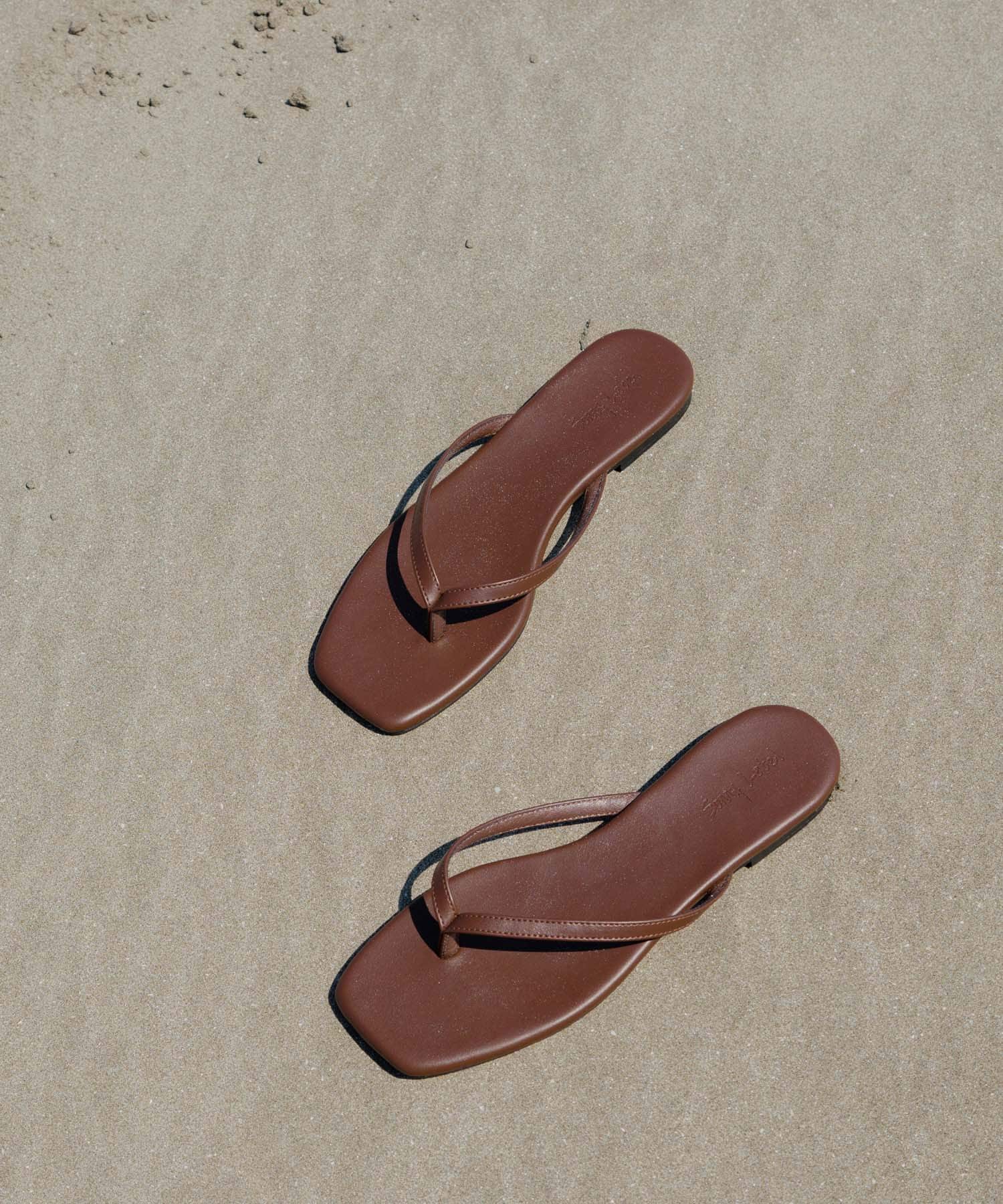 軽量フラットトングサンダル
