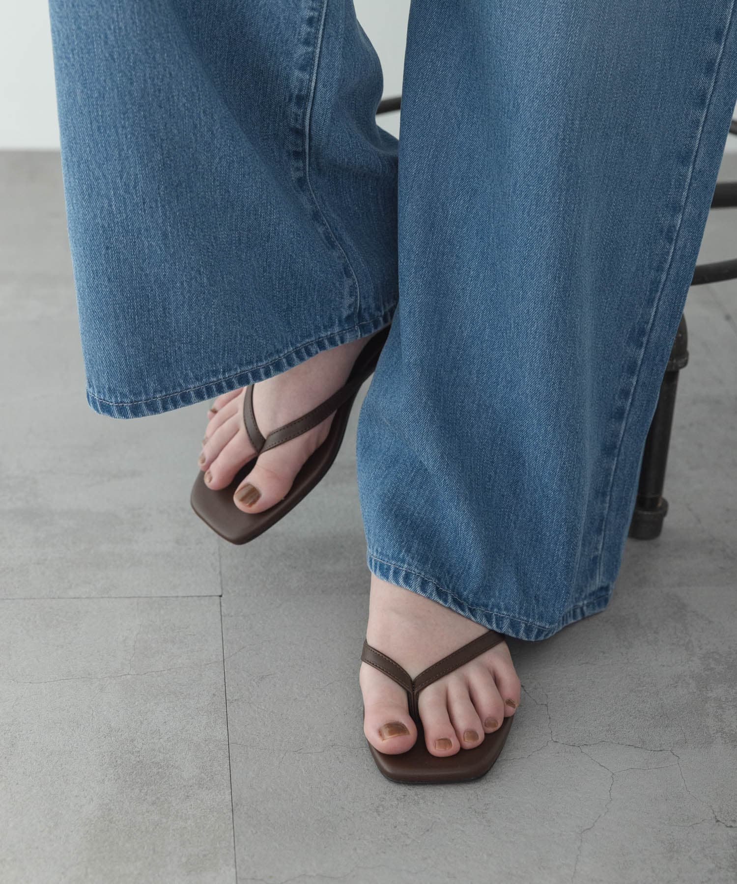 軽量フラットトングサンダル