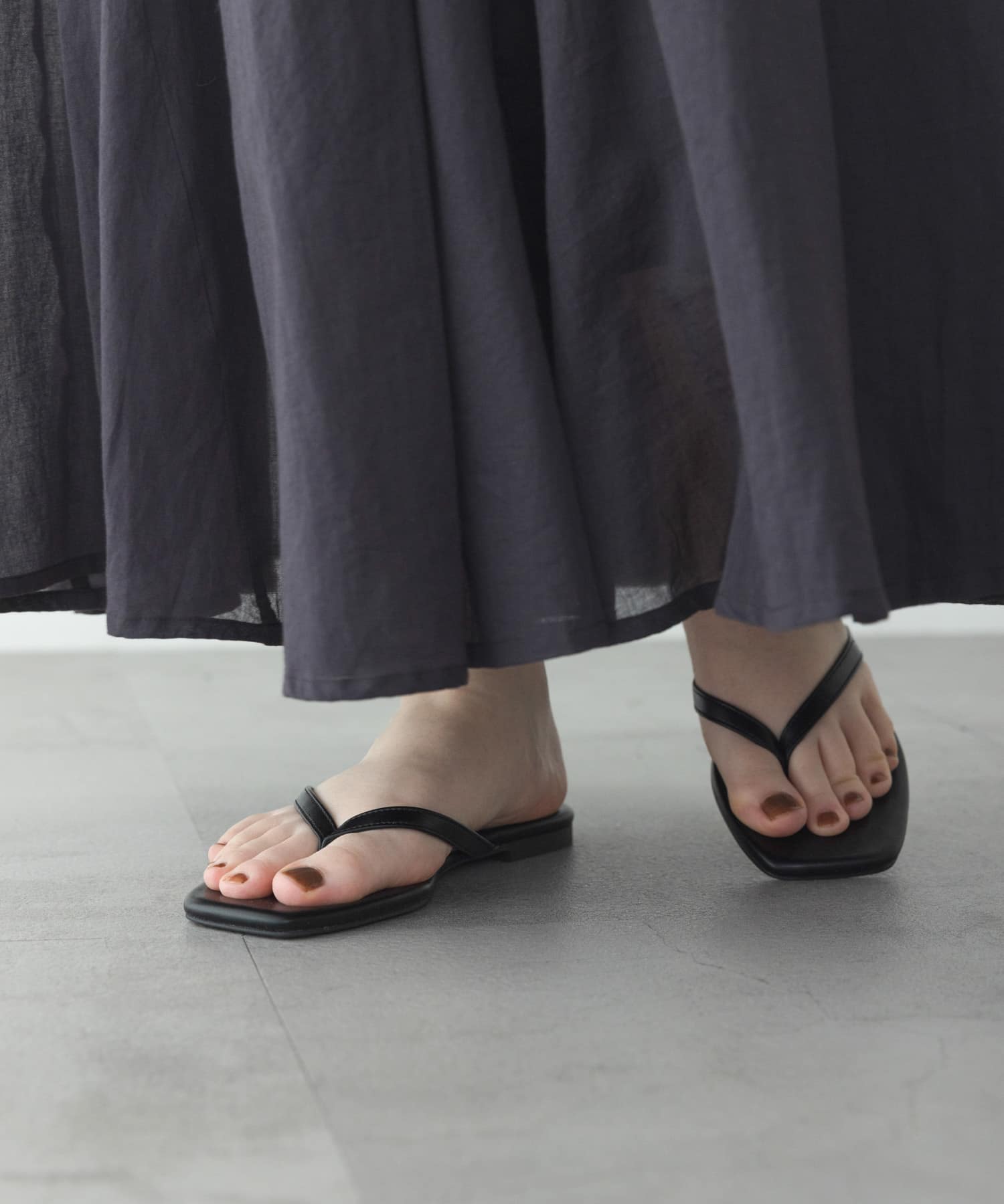軽量フラットトングサンダル