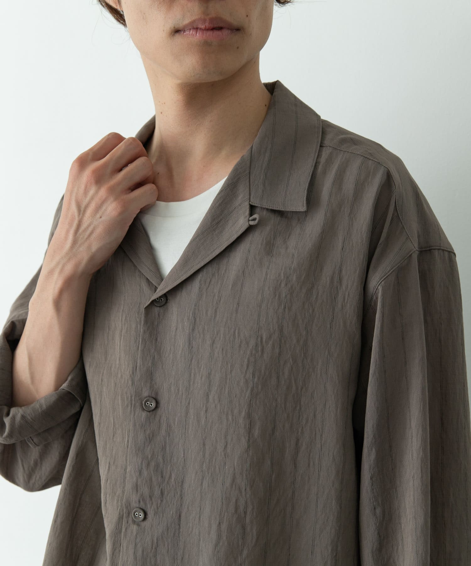 身長 : 179cm 体重 : 63kg 着用サイズ : L