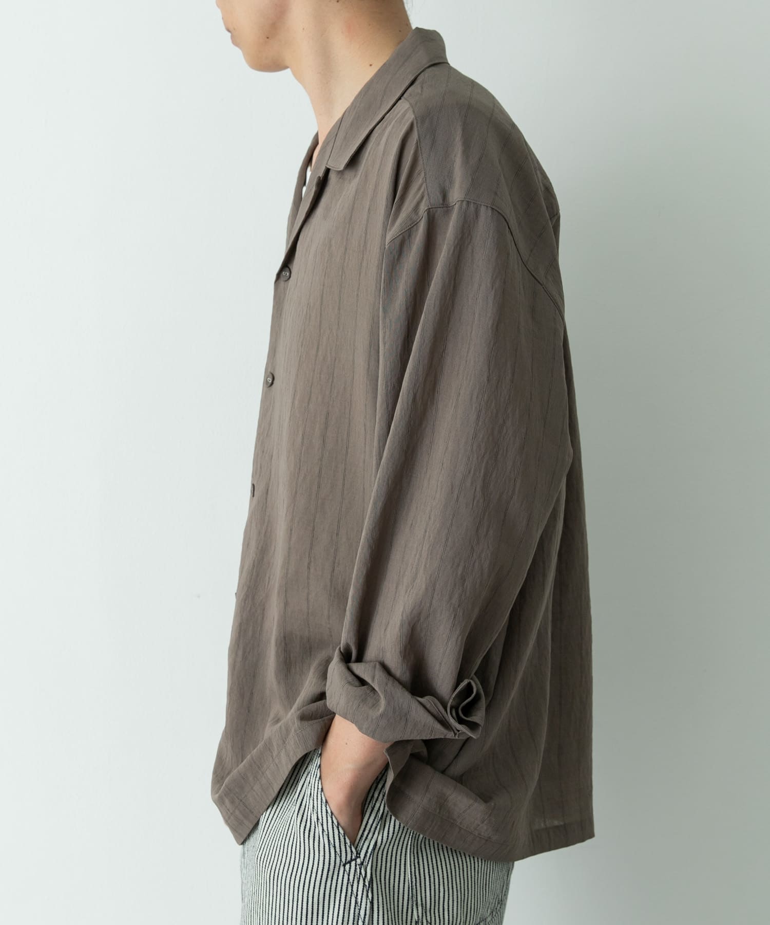 身長 : 179cm 体重 : 63kg 着用サイズ : L