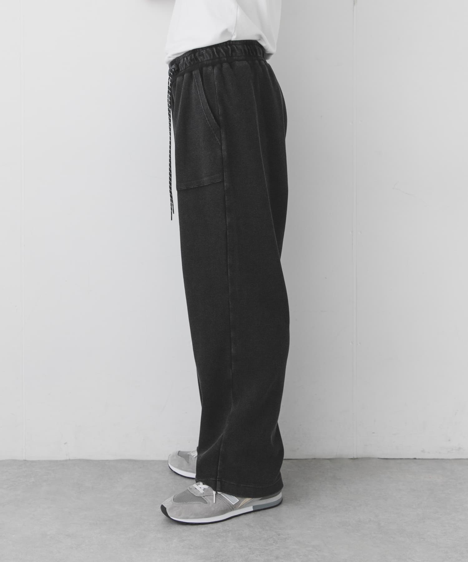 ブラック