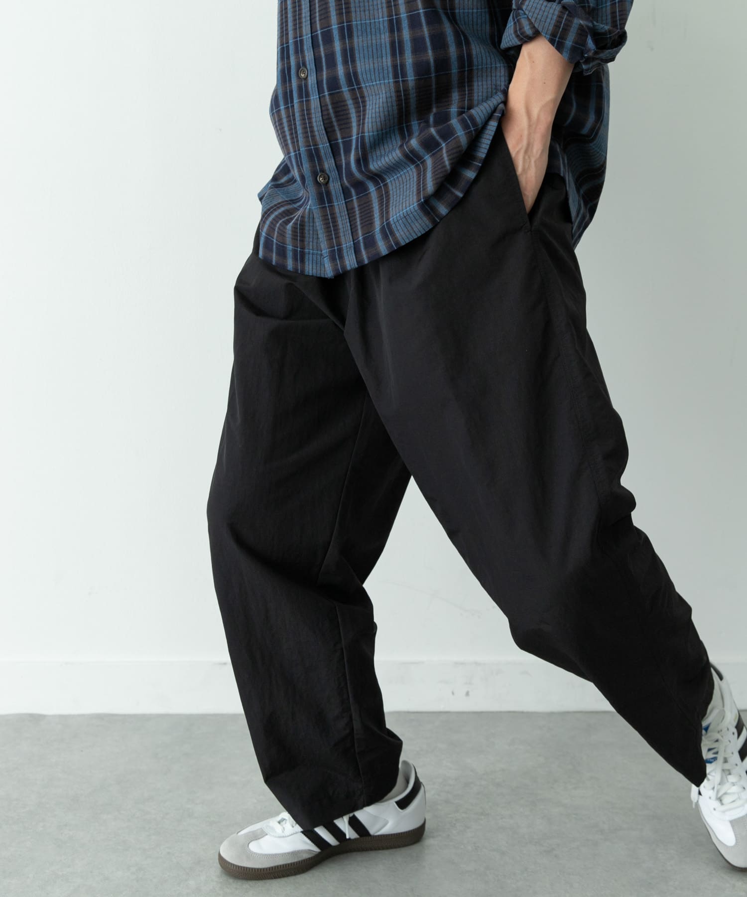 身長 : 179cm 体重 : 63kg 着用サイズ : L