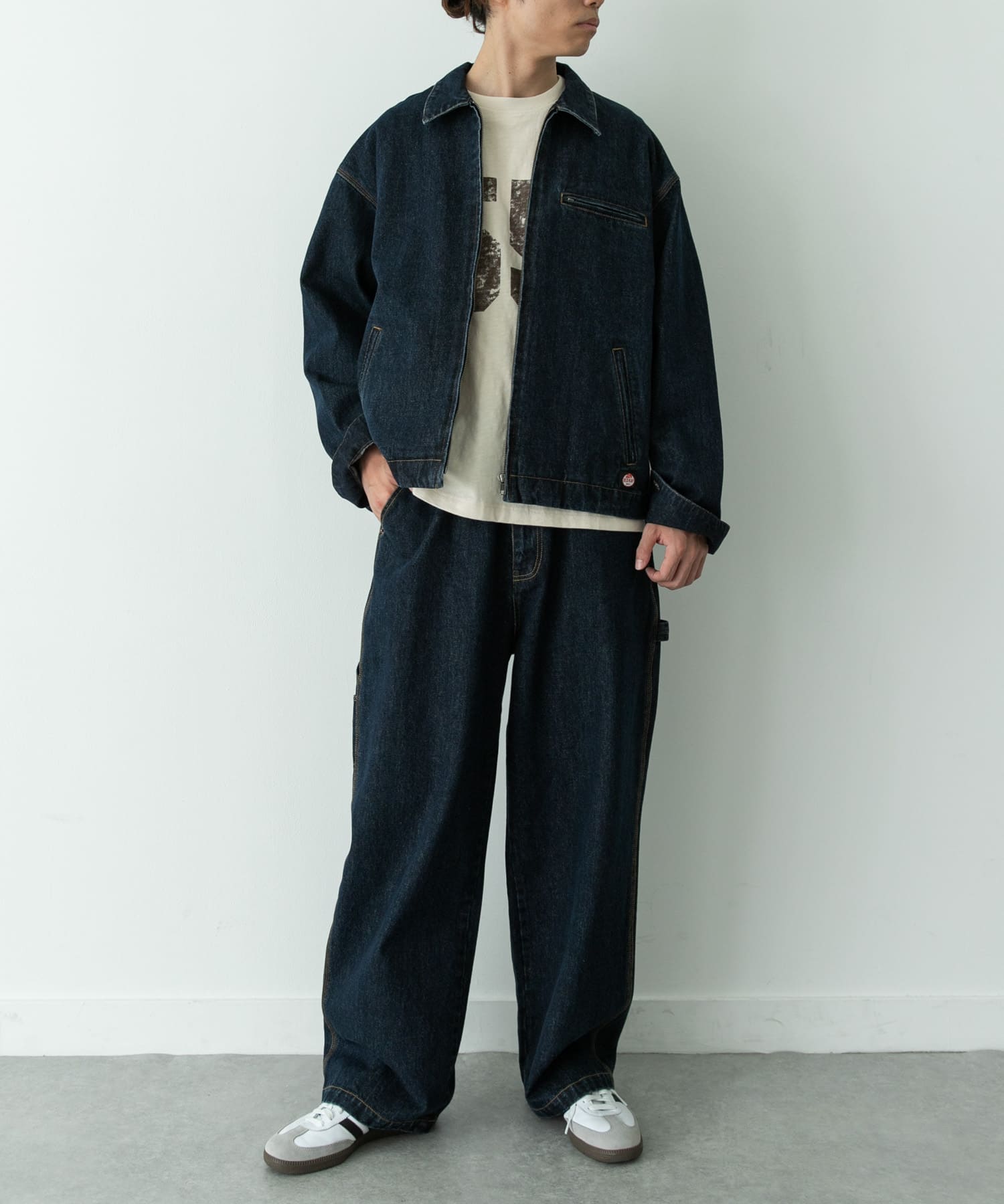 身長 : 179cm 体重 : 63kg 着用サイズ : L