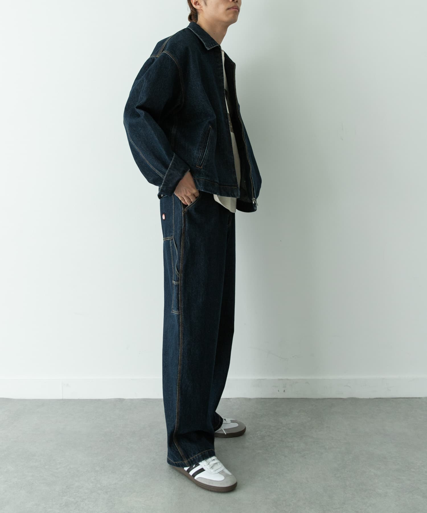 身長 : 179cm 体重 : 63kg 着用サイズ : L