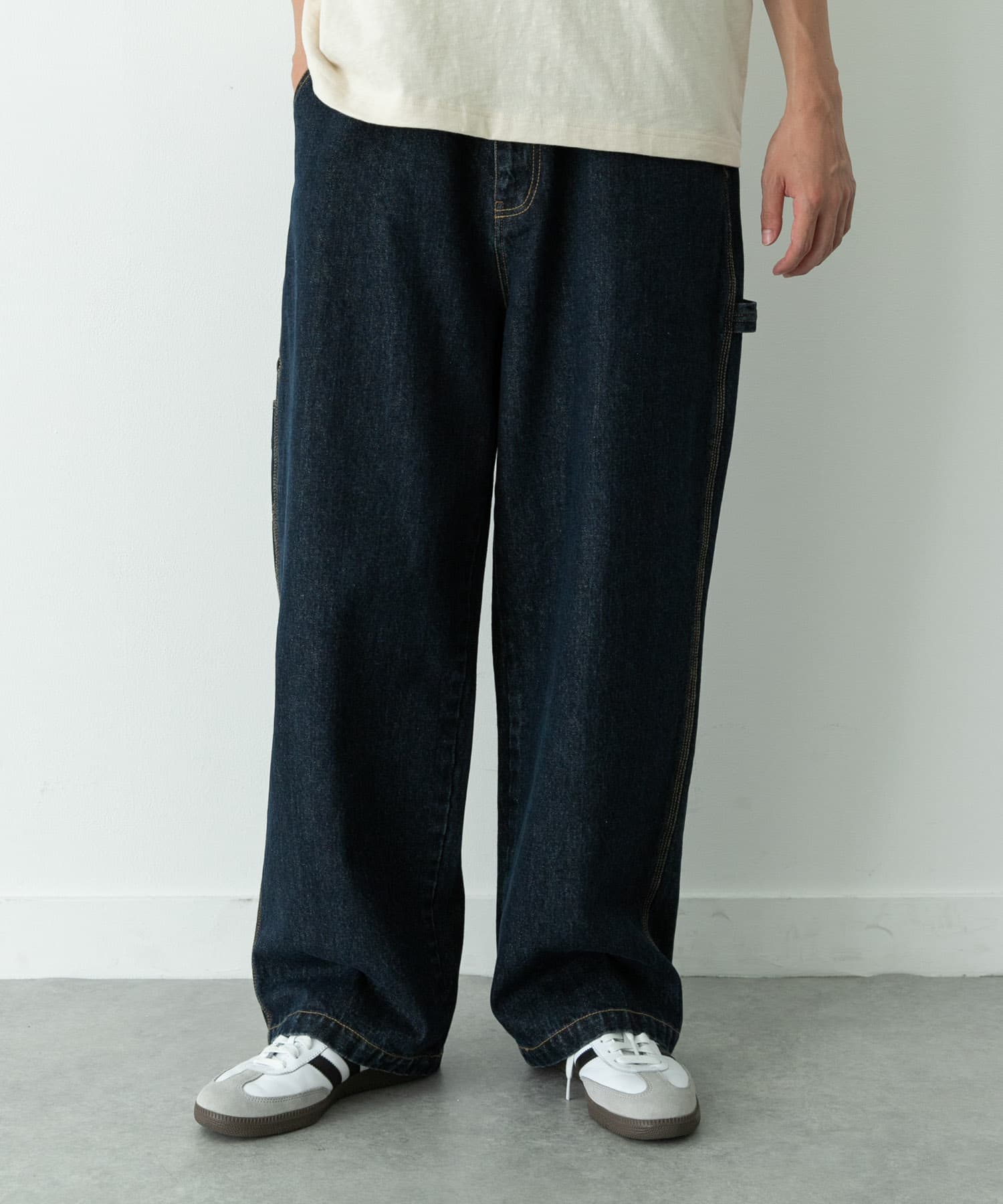 身長 : 179cm 体重 : 63kg 着用サイズ : L