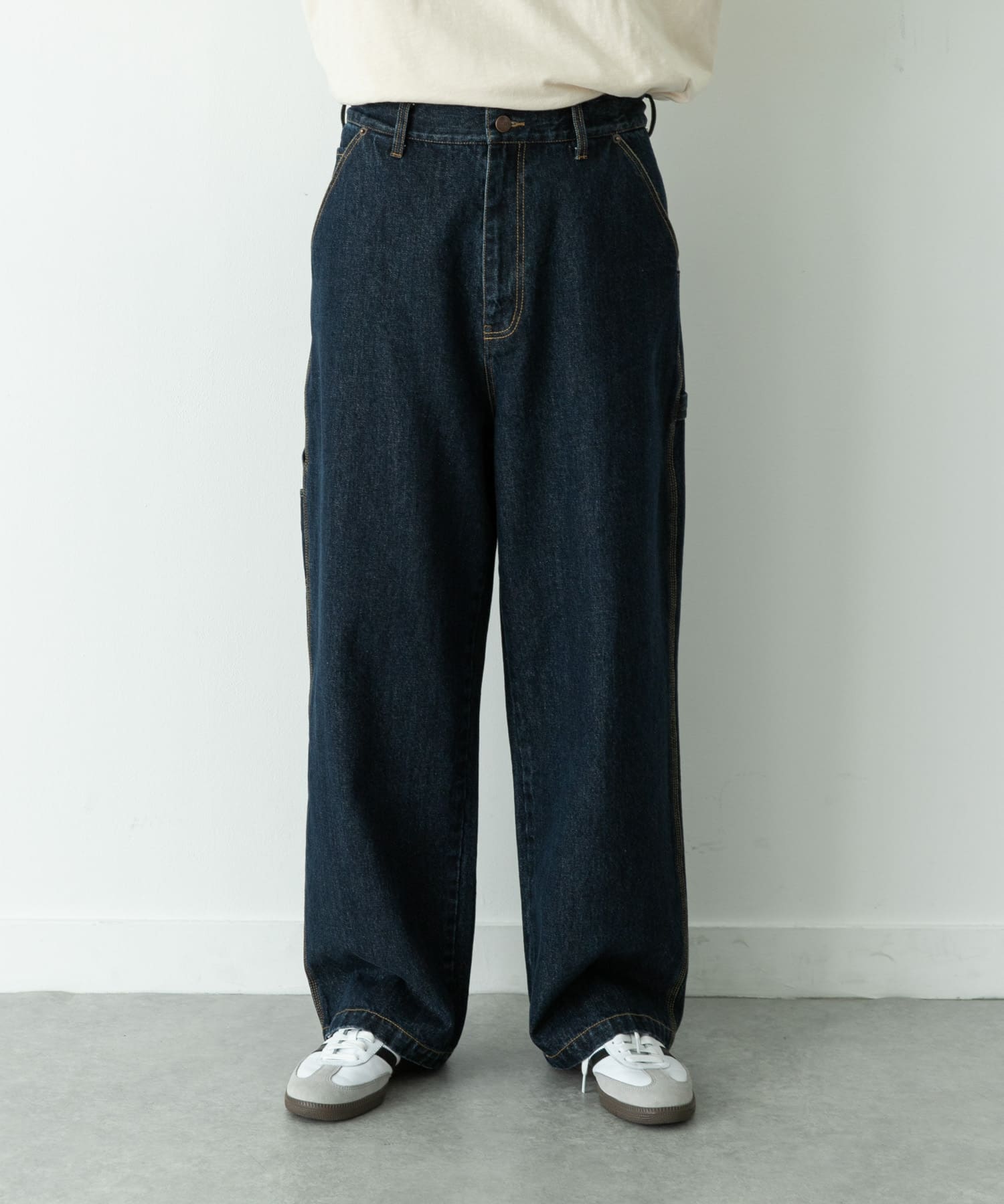 身長 : 179cm 体重 : 63kg 着用サイズ : L
