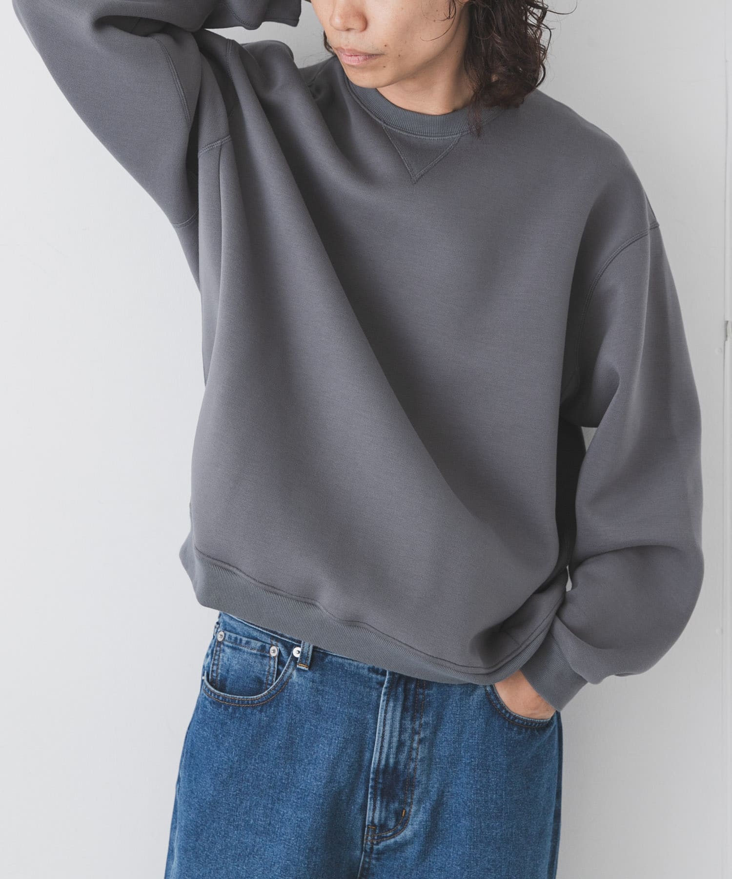 グレー
