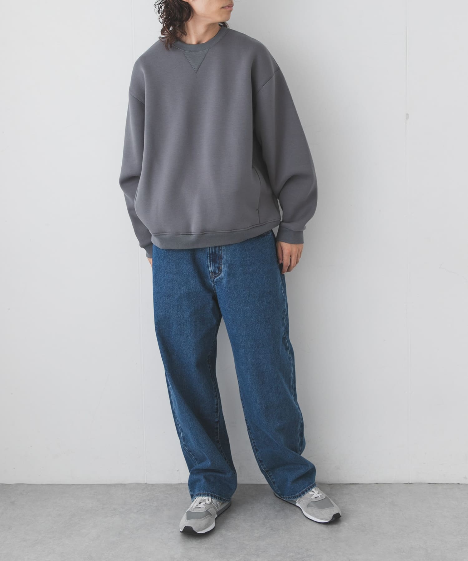 グレー