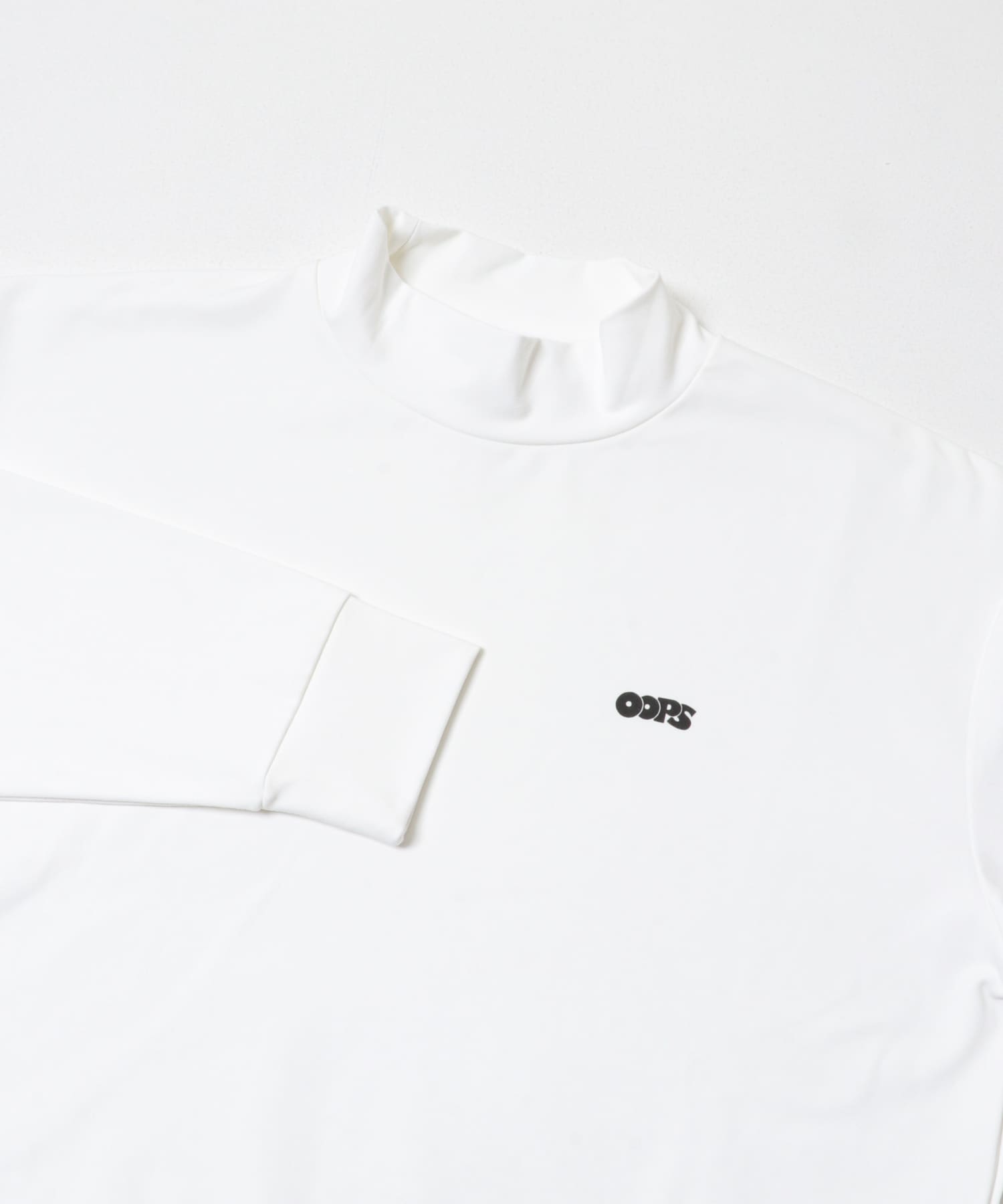 OOPS　モックネックロンTシャツ OFF M