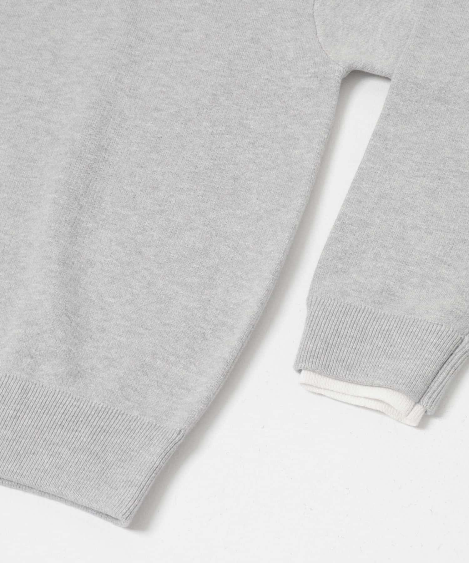 グレー