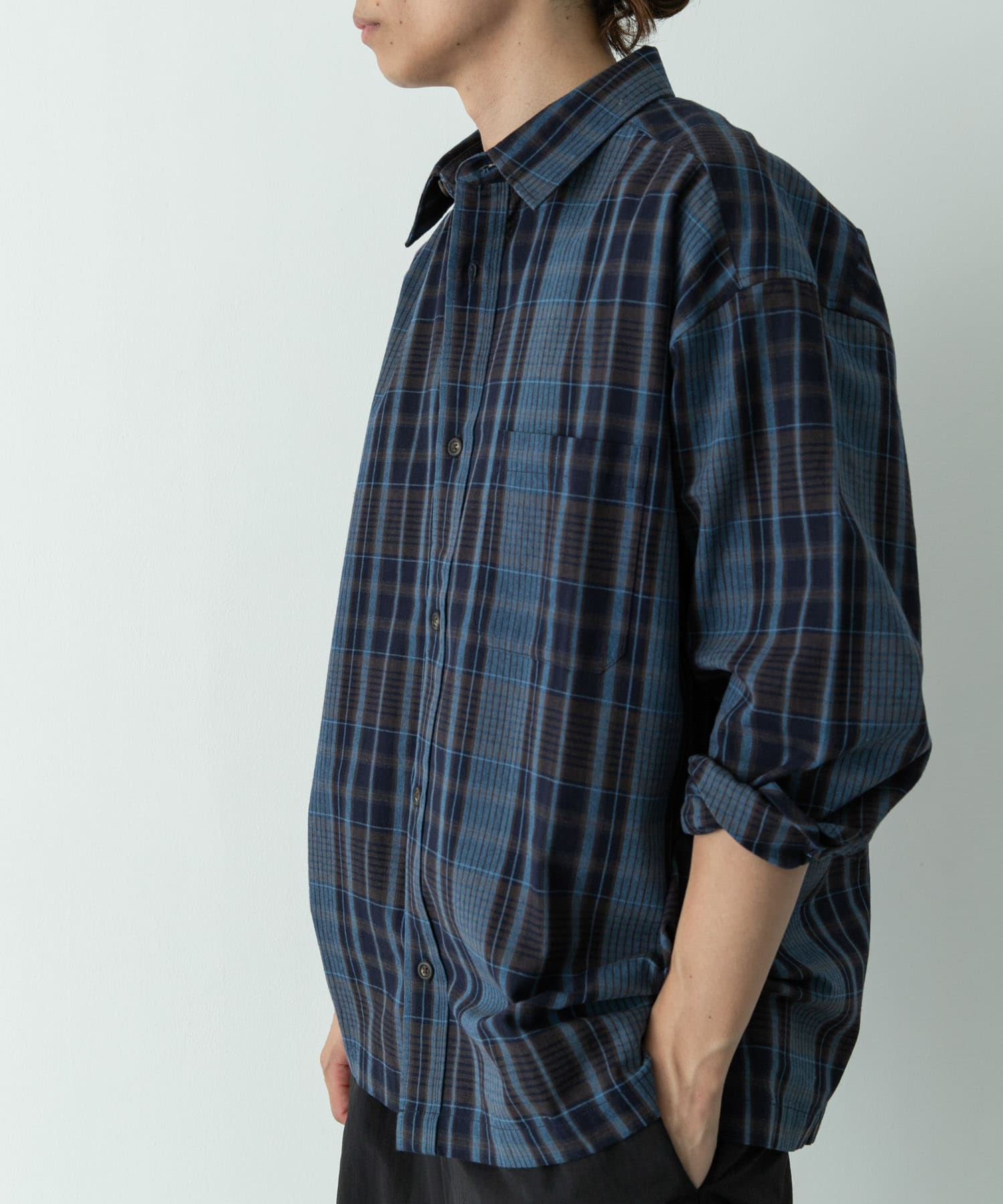 身長 : 179cm 体重 : 63kg 着用サイズ : L