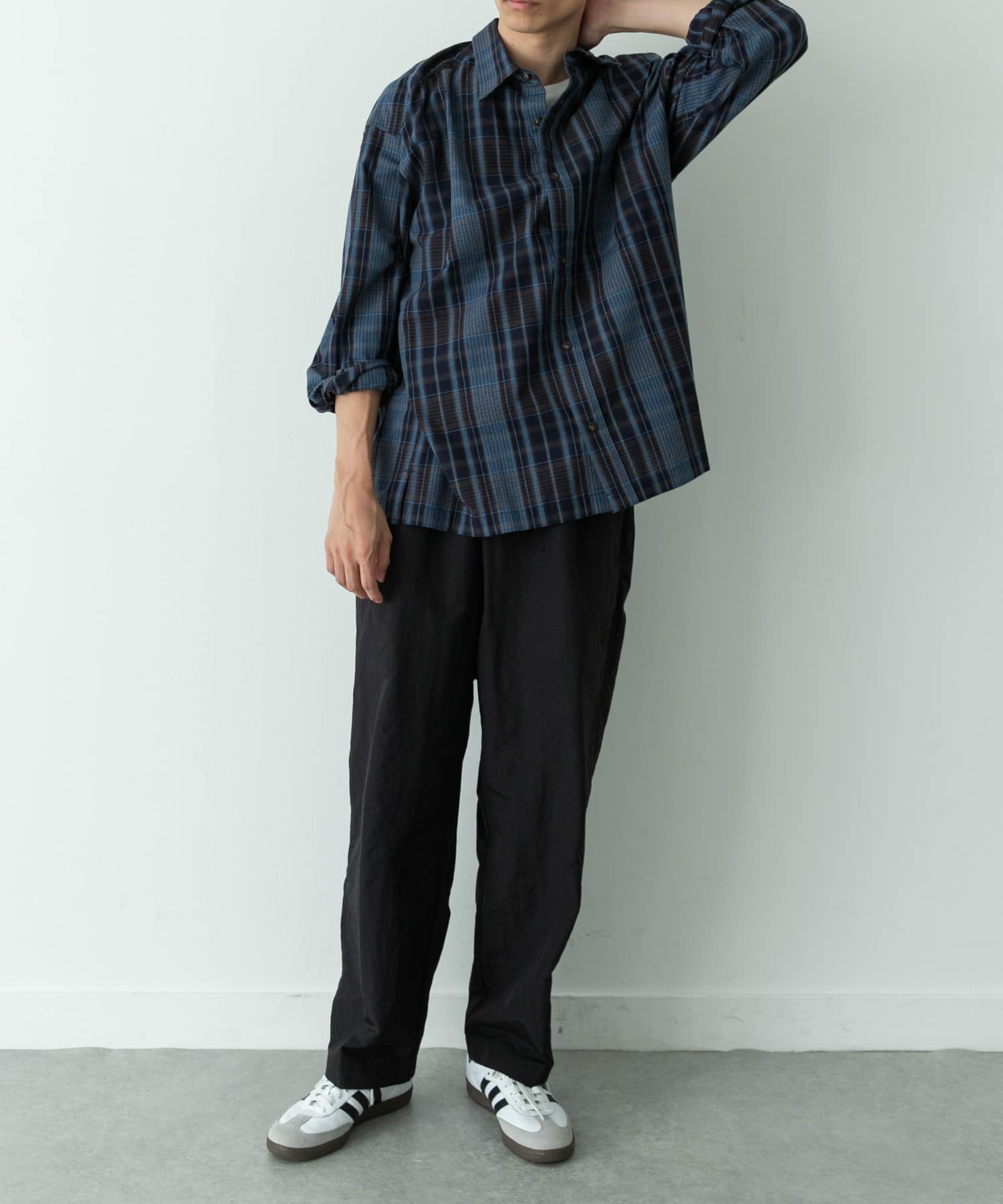 身長 : 179cm 体重 : 63kg 着用サイズ : L