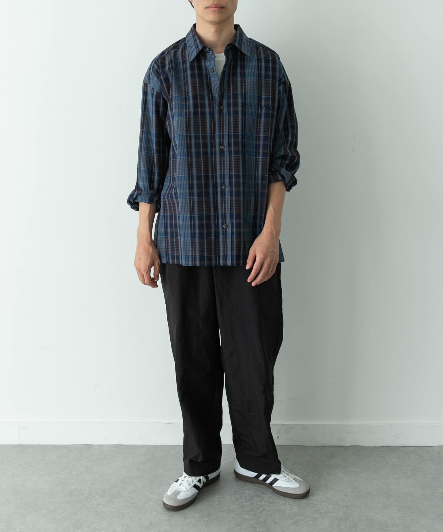身長 : 179cm 体重 : 63kg 着用サイズ : L
