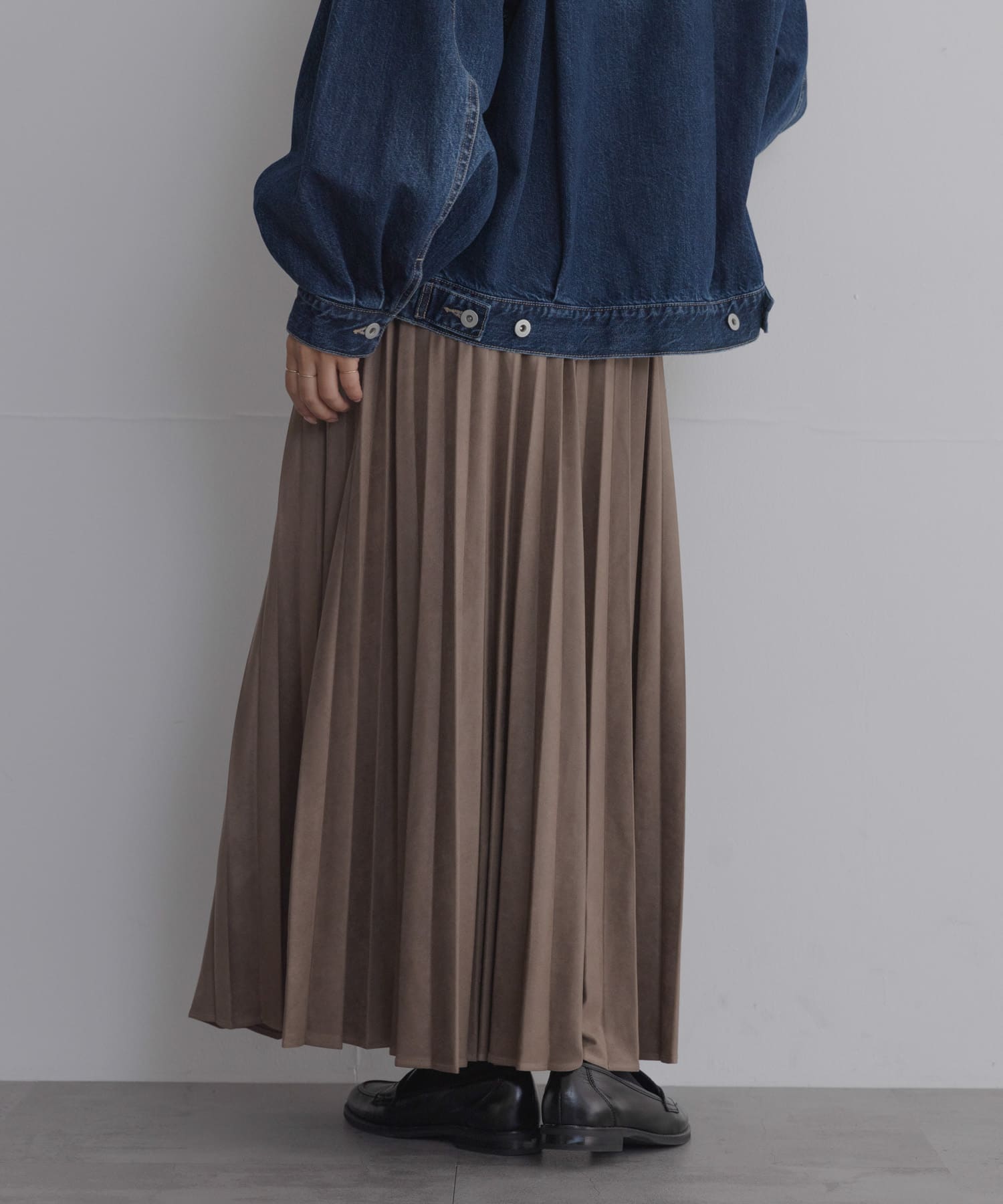 ベージュ