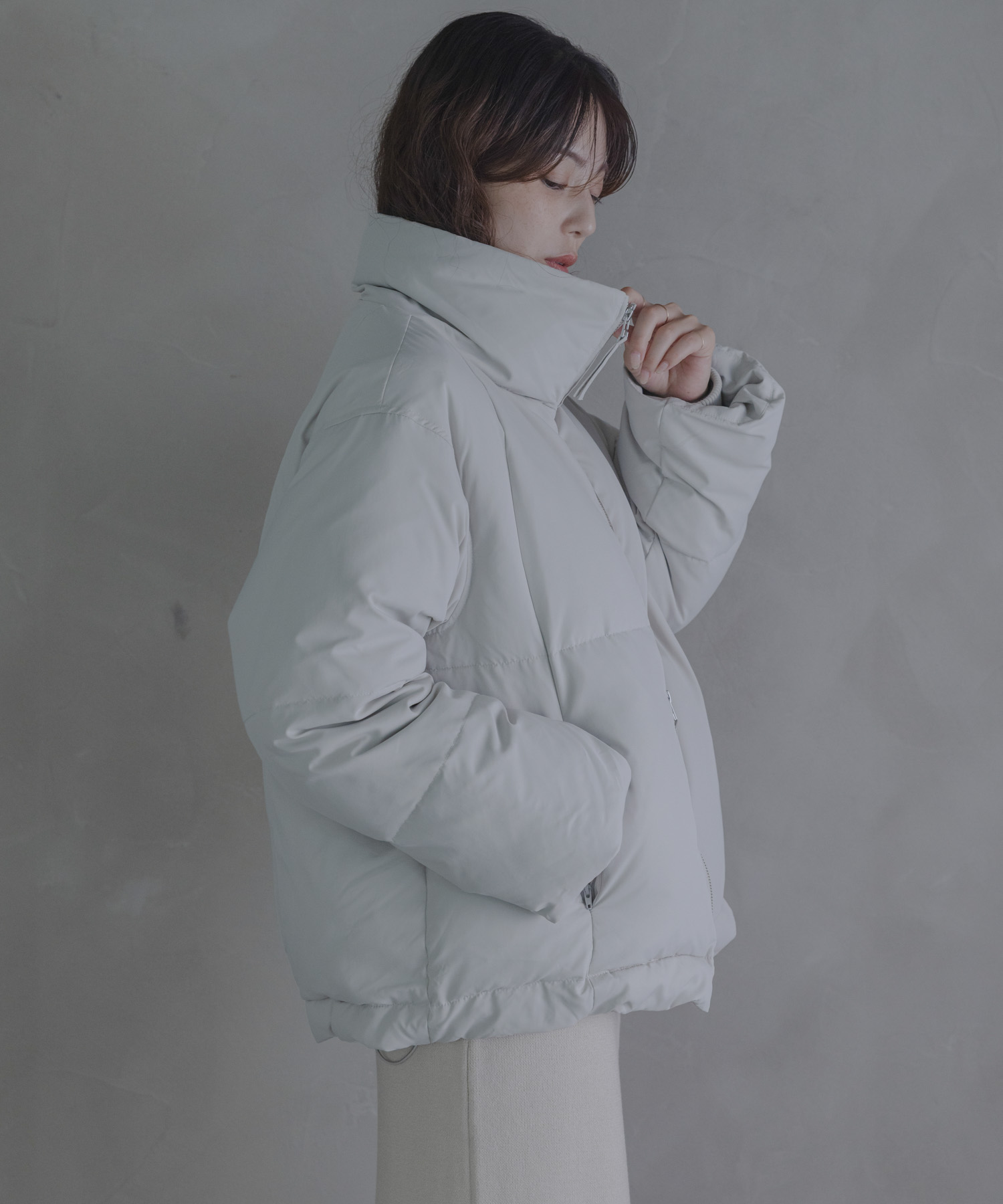 ライトグレー