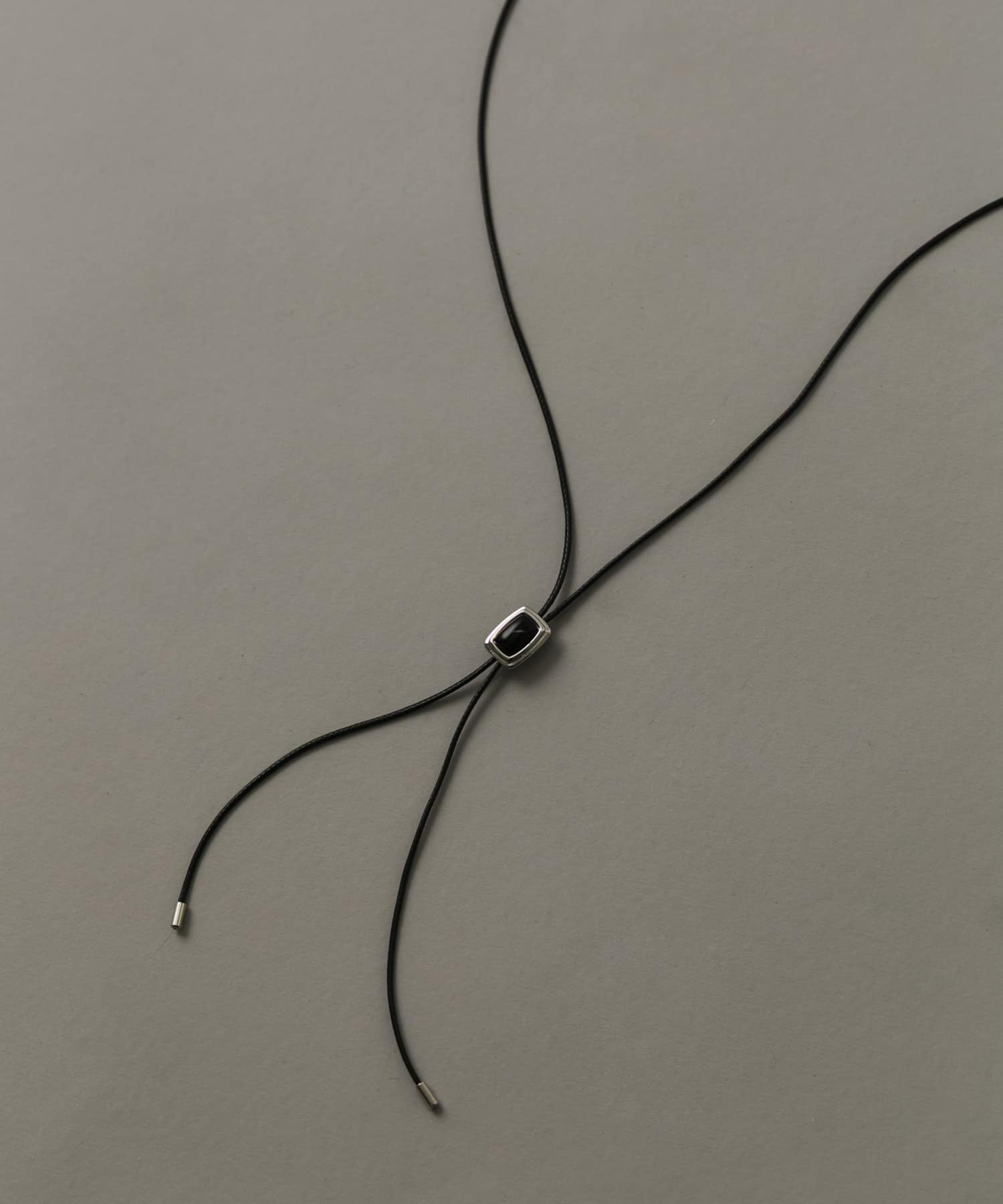 ストーンモチーフループタイネックレス