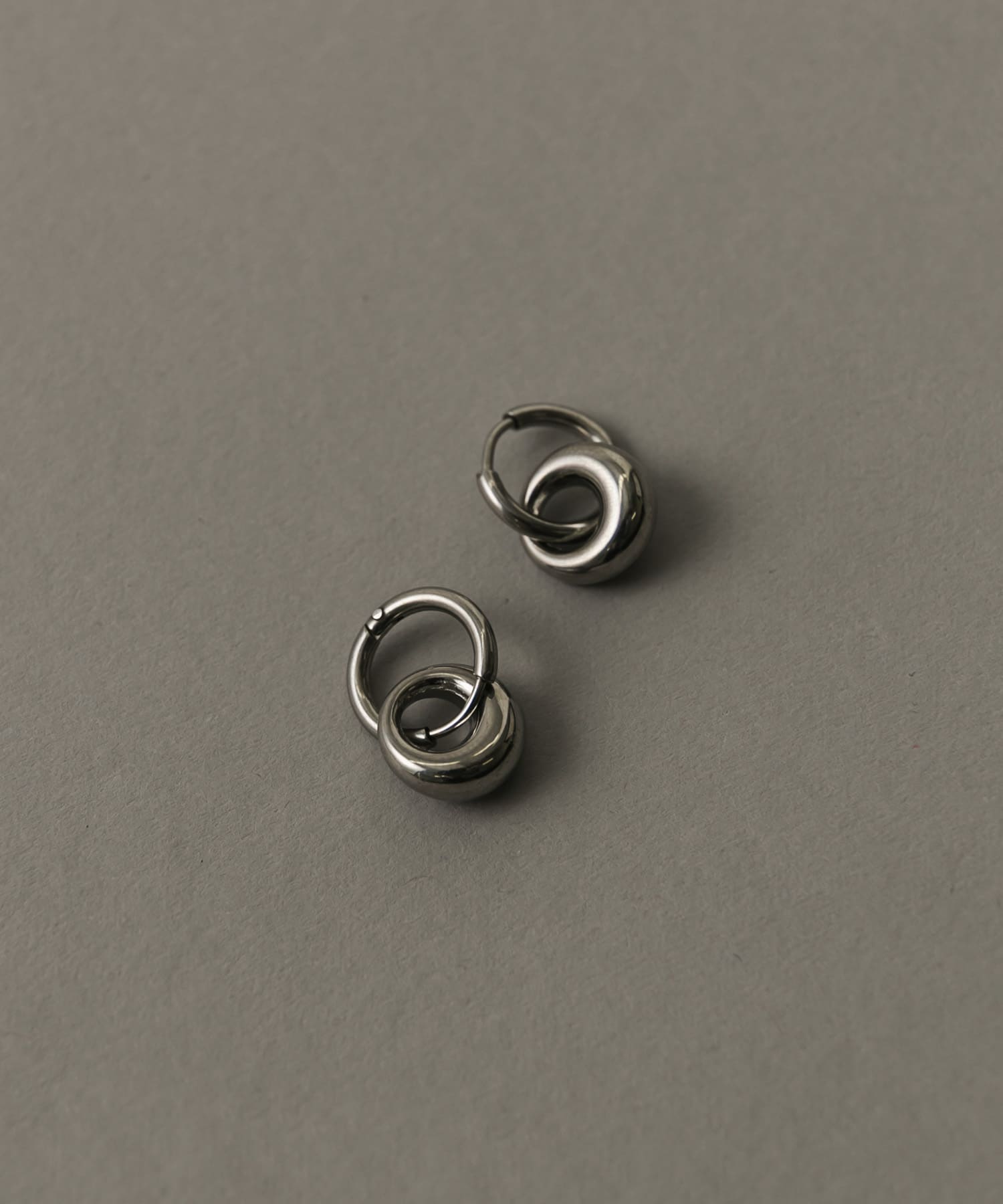 ステンレスチャームフープピアス SLV -