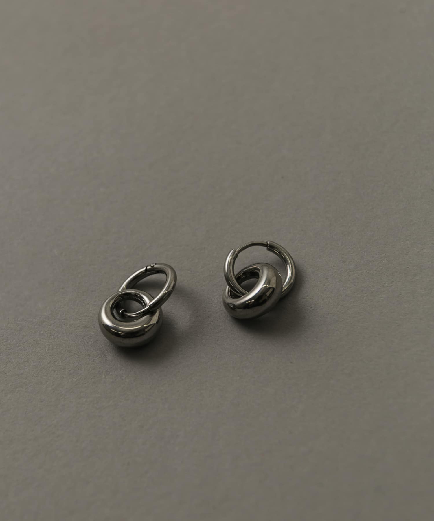 ステンレスチャームフープピアス SLV -