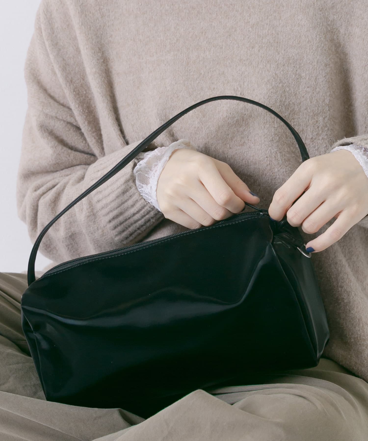 シャイニースクエアバッグ BLK -