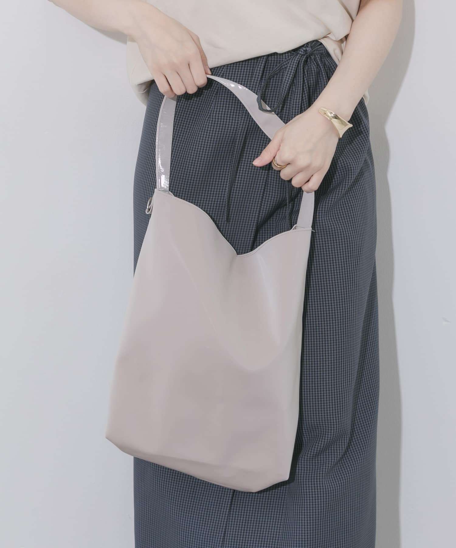 シャイニーワンハンドルバッグ