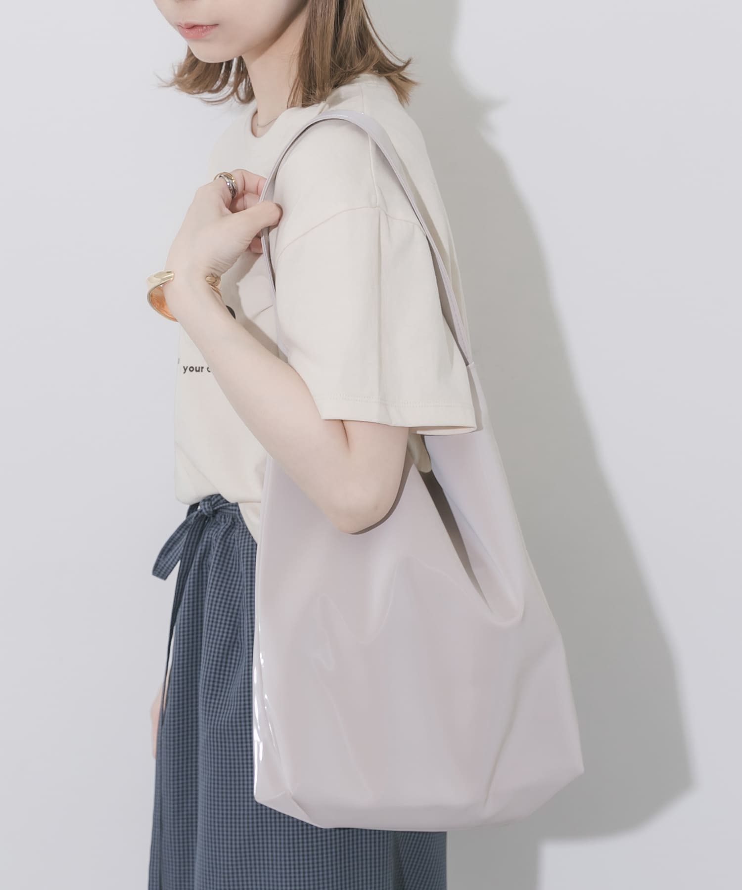 シャイニーワンハンドルバッグ IVO -