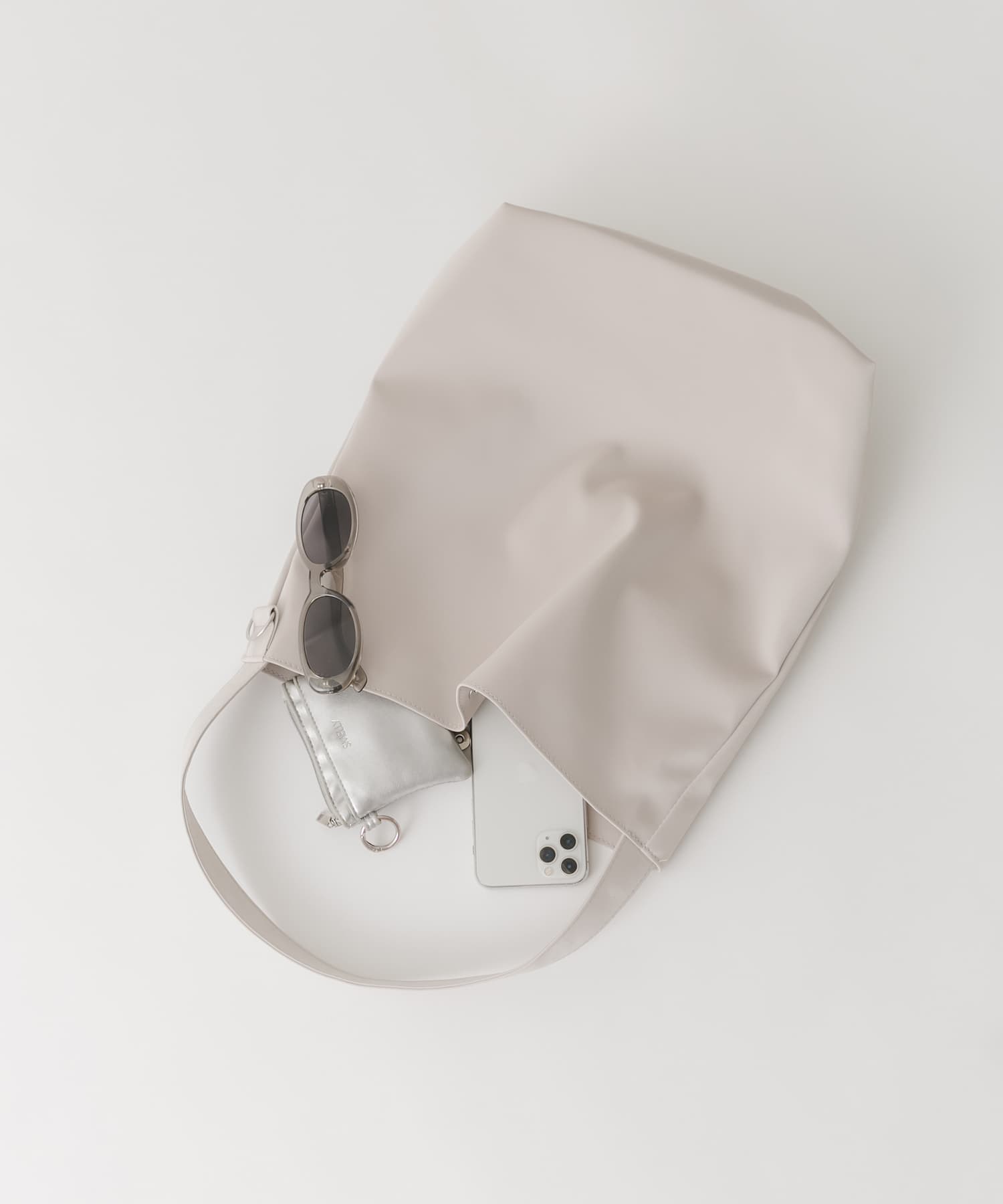 シャイニーワンハンドルバッグ IVO -