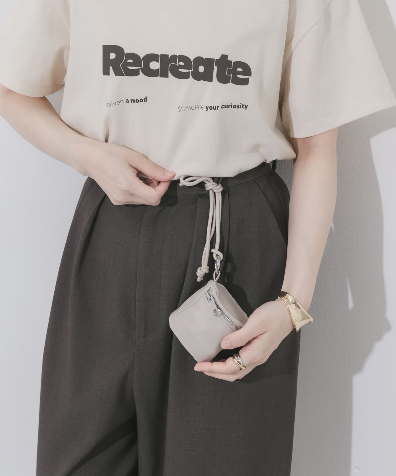 シャイニーネックポーチ IVO -