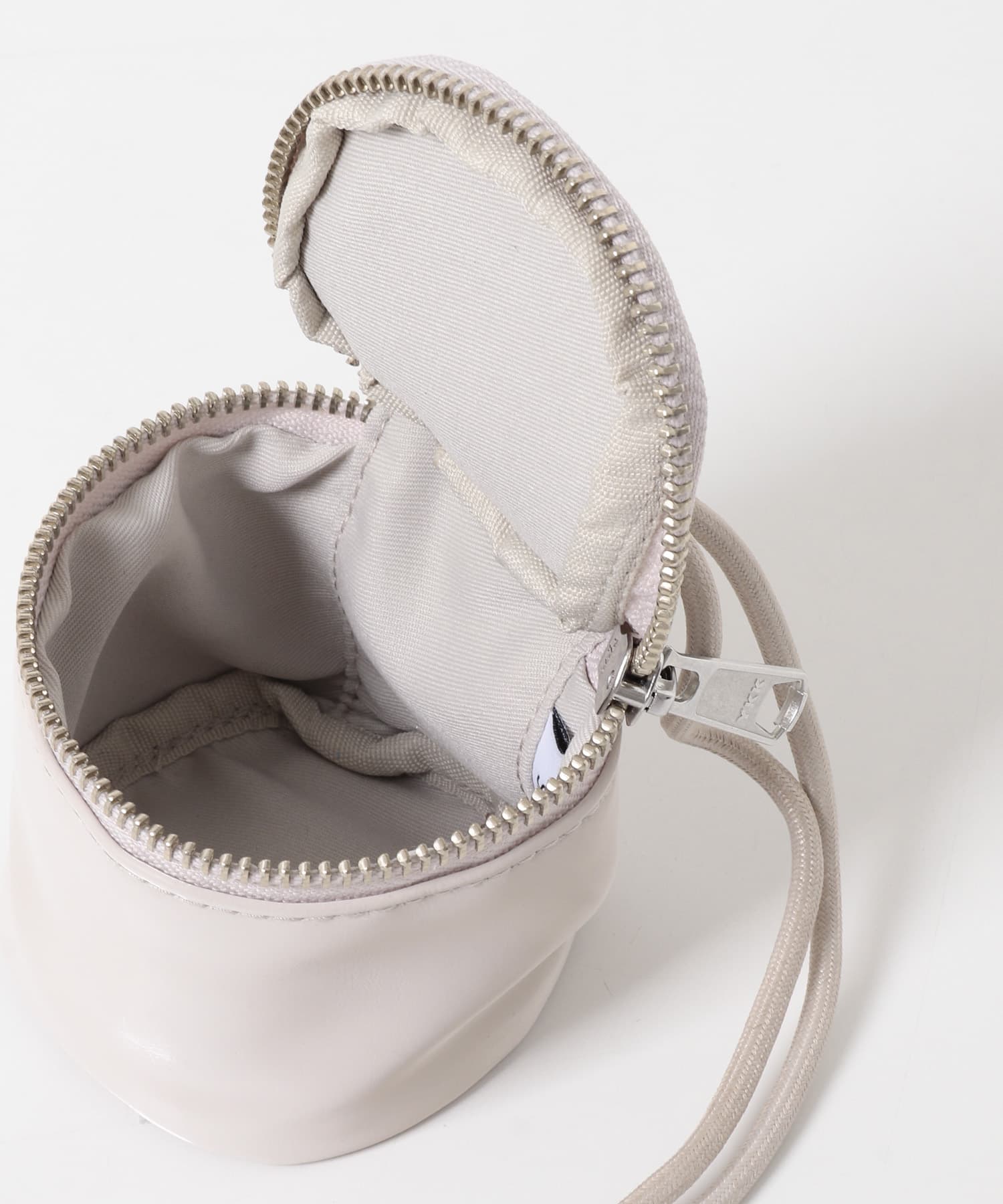 シャイニーネックポーチ IVO -