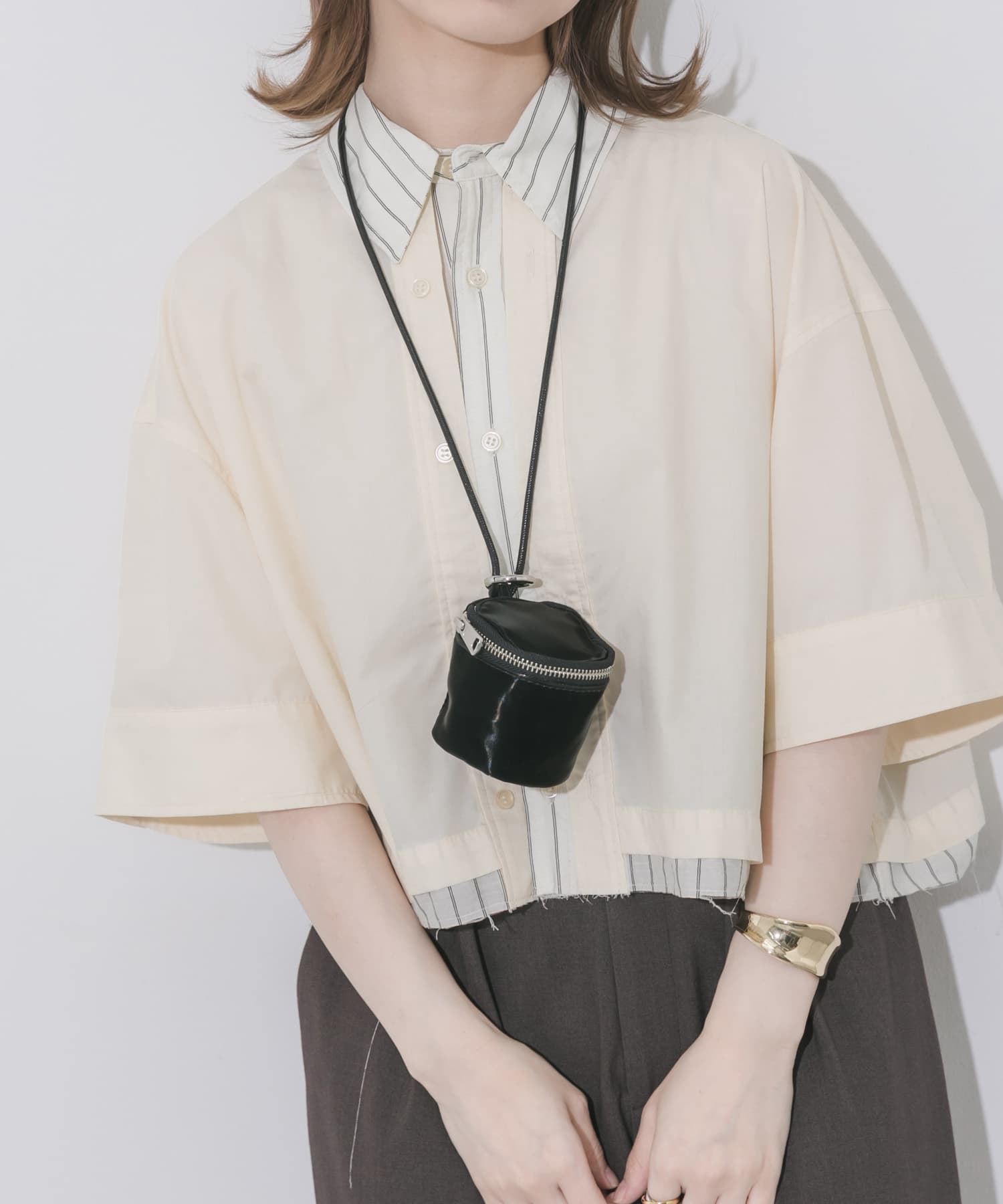 シャイニーネックポーチ BLK -