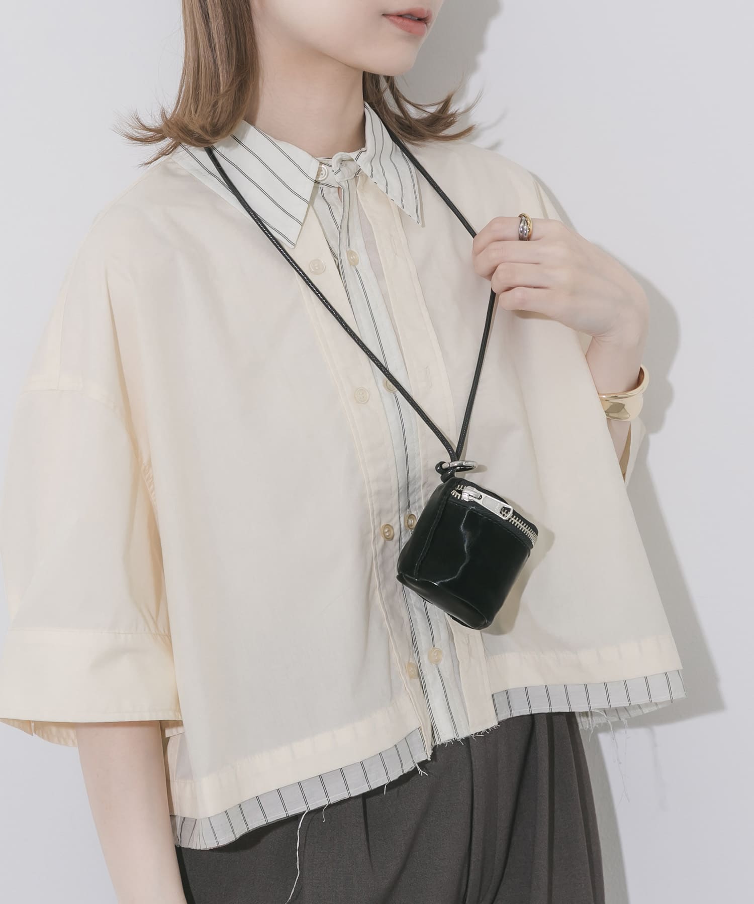 シャイニーネックポーチ BLK -