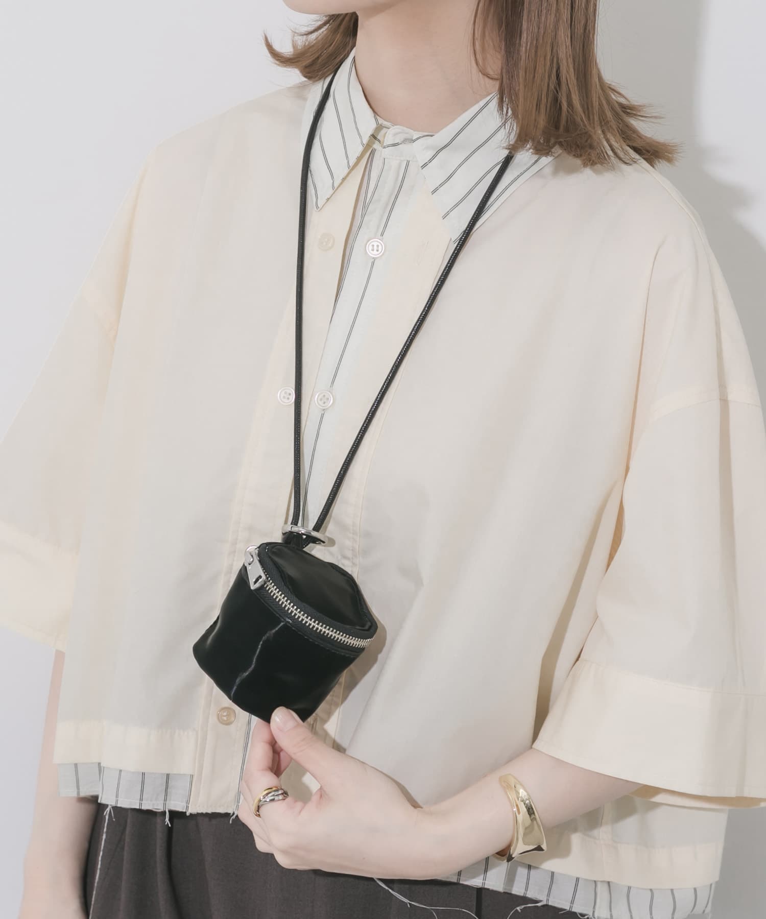 シャイニーネックポーチ BLK -