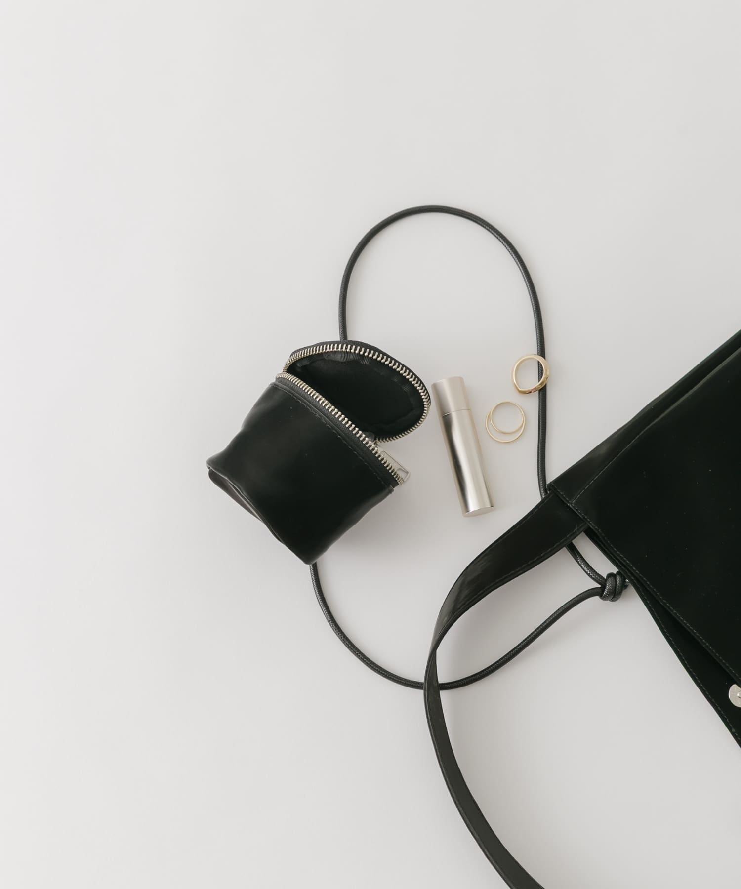 シャイニーネックポーチ BLK -